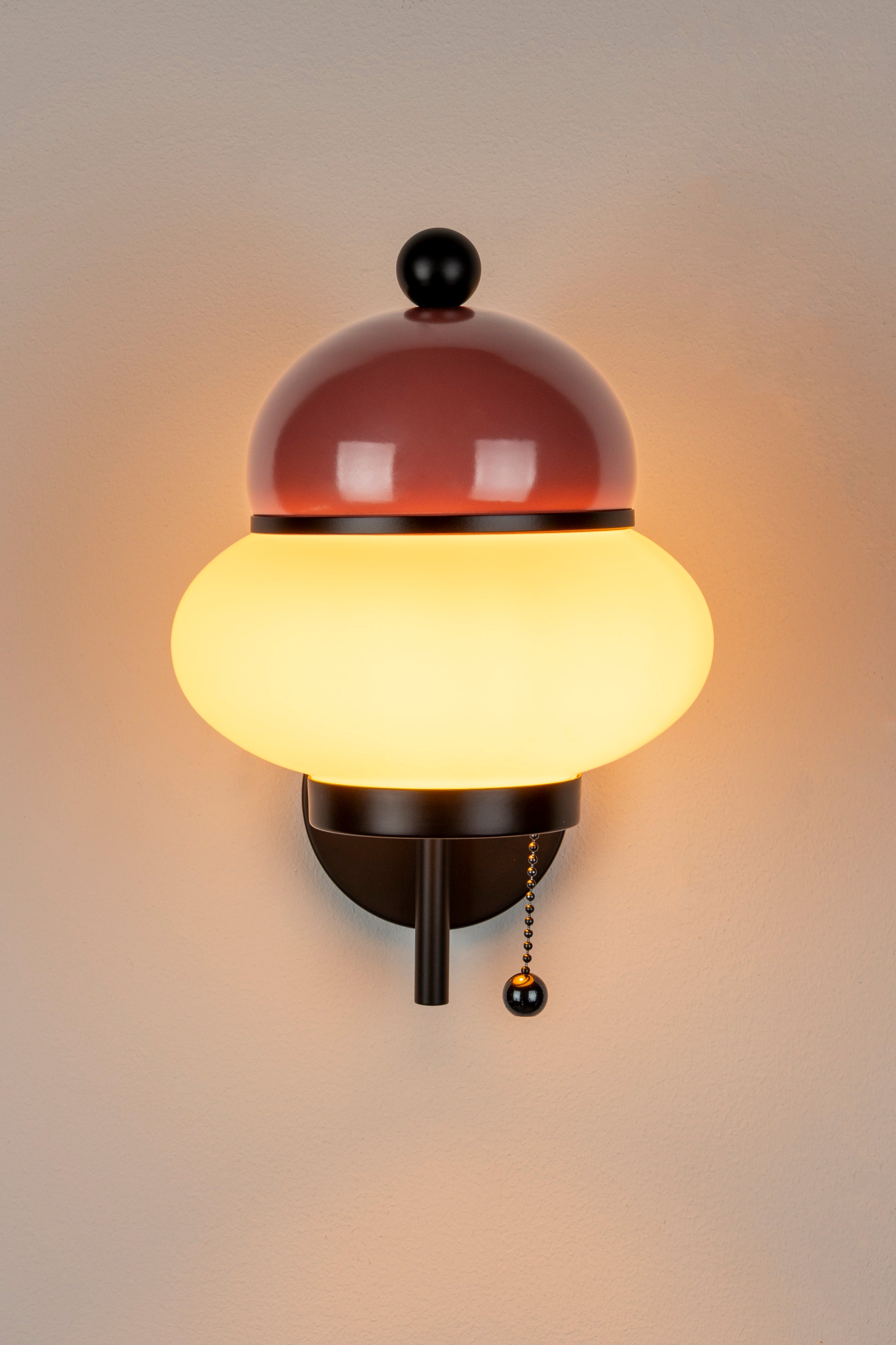BUMBLE wall lamp in burgundy with black finish