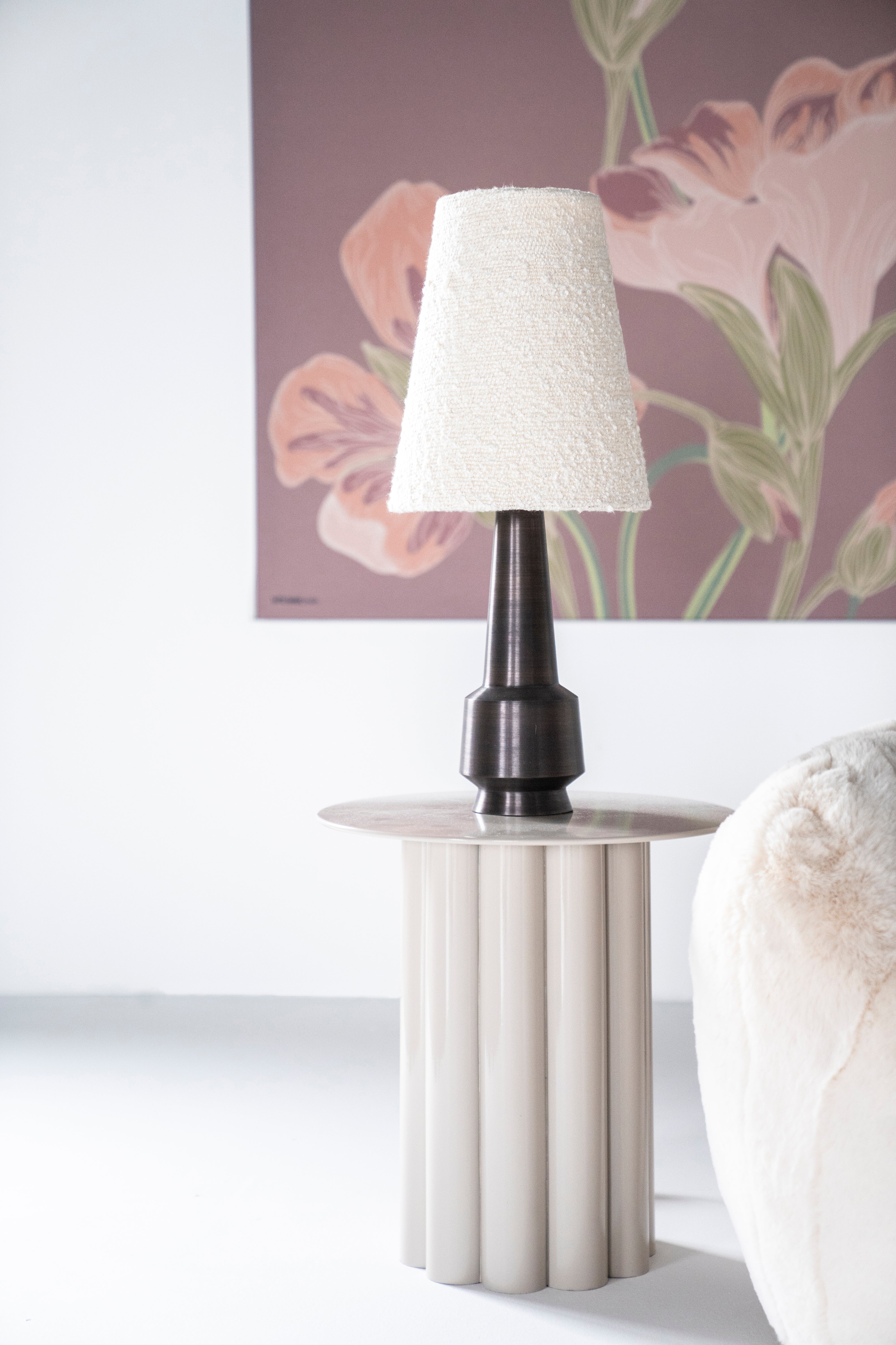 Tischlampe DAWN hellbeige mit dunkelbraunem Fuß
