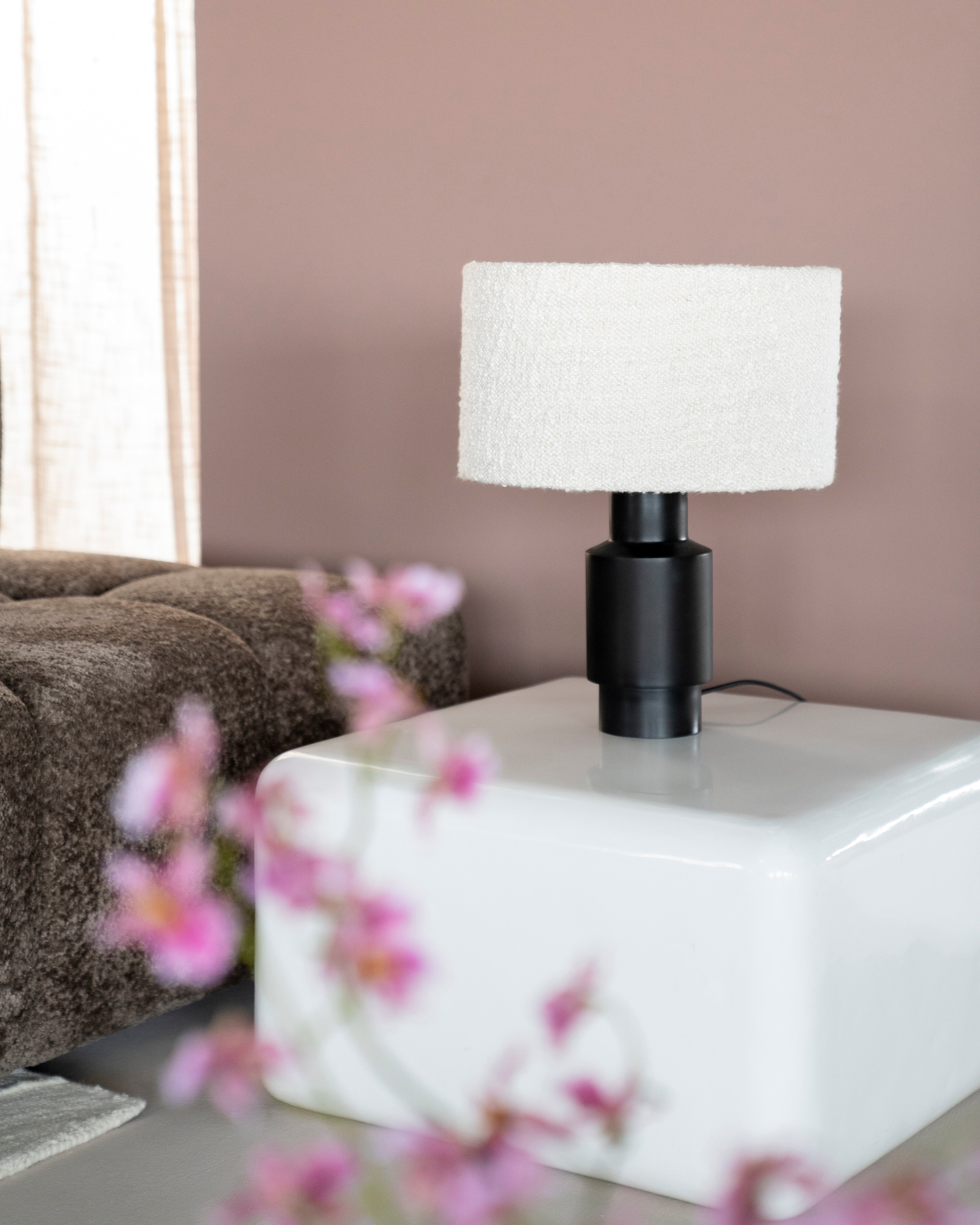 DUST table lamp light beige with black base