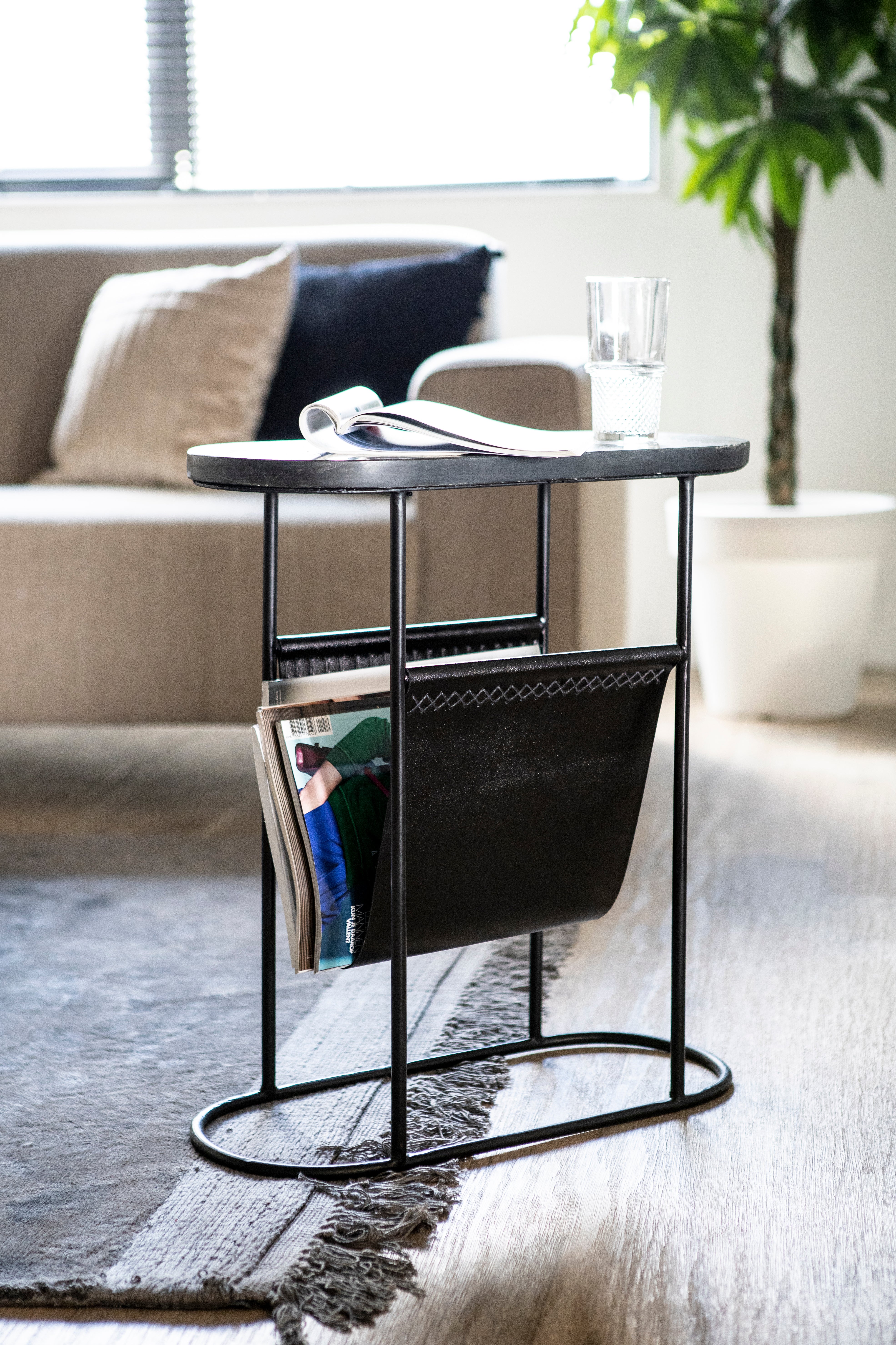 Beistelltisch DAILY schwarze Leder mit Marmorplatte