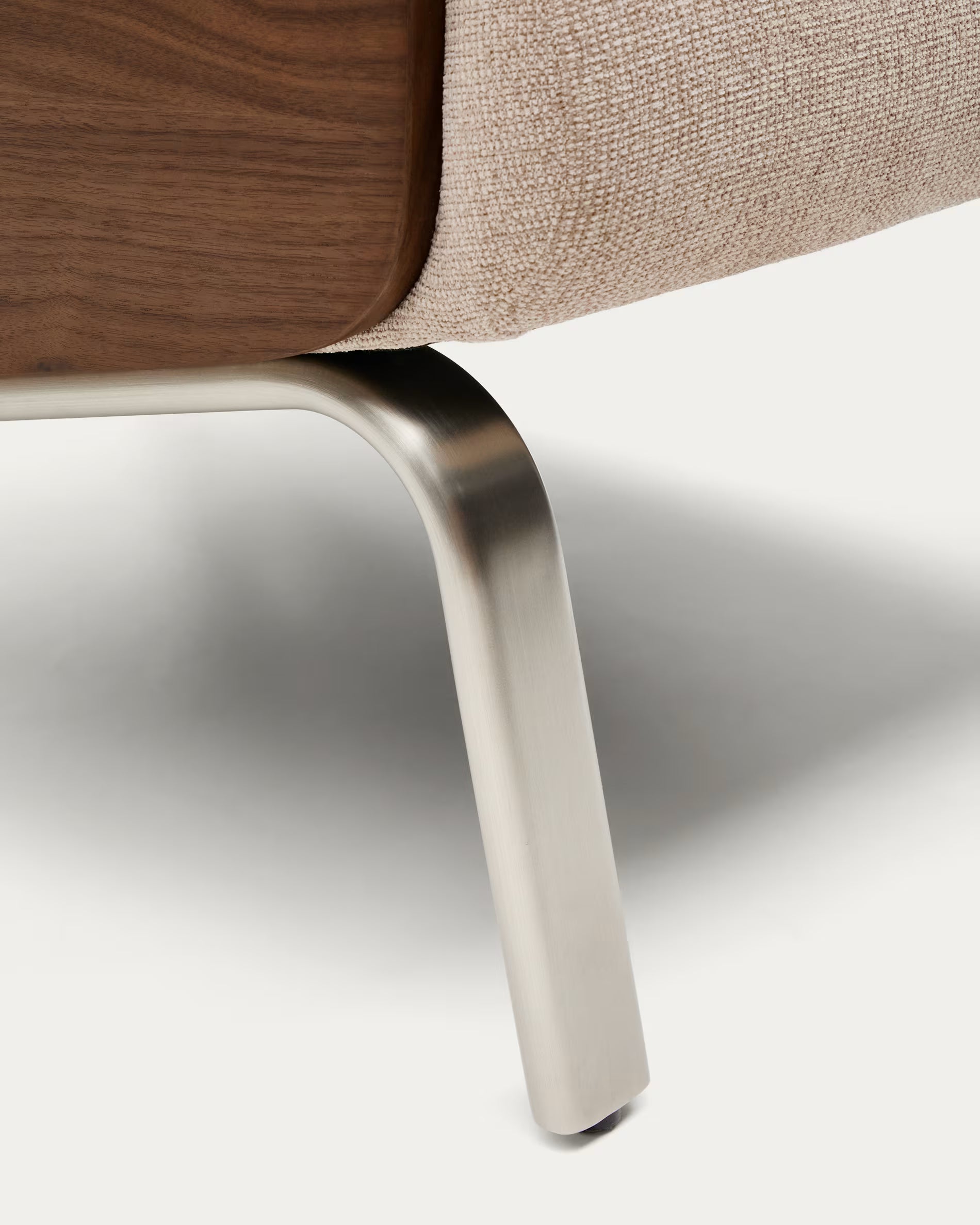 AMSEN armchair in light brown with walnut plywood and steel base