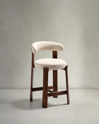 GRANITE beiger Chenille-Hocker mit dunklem Eschenholzgestell