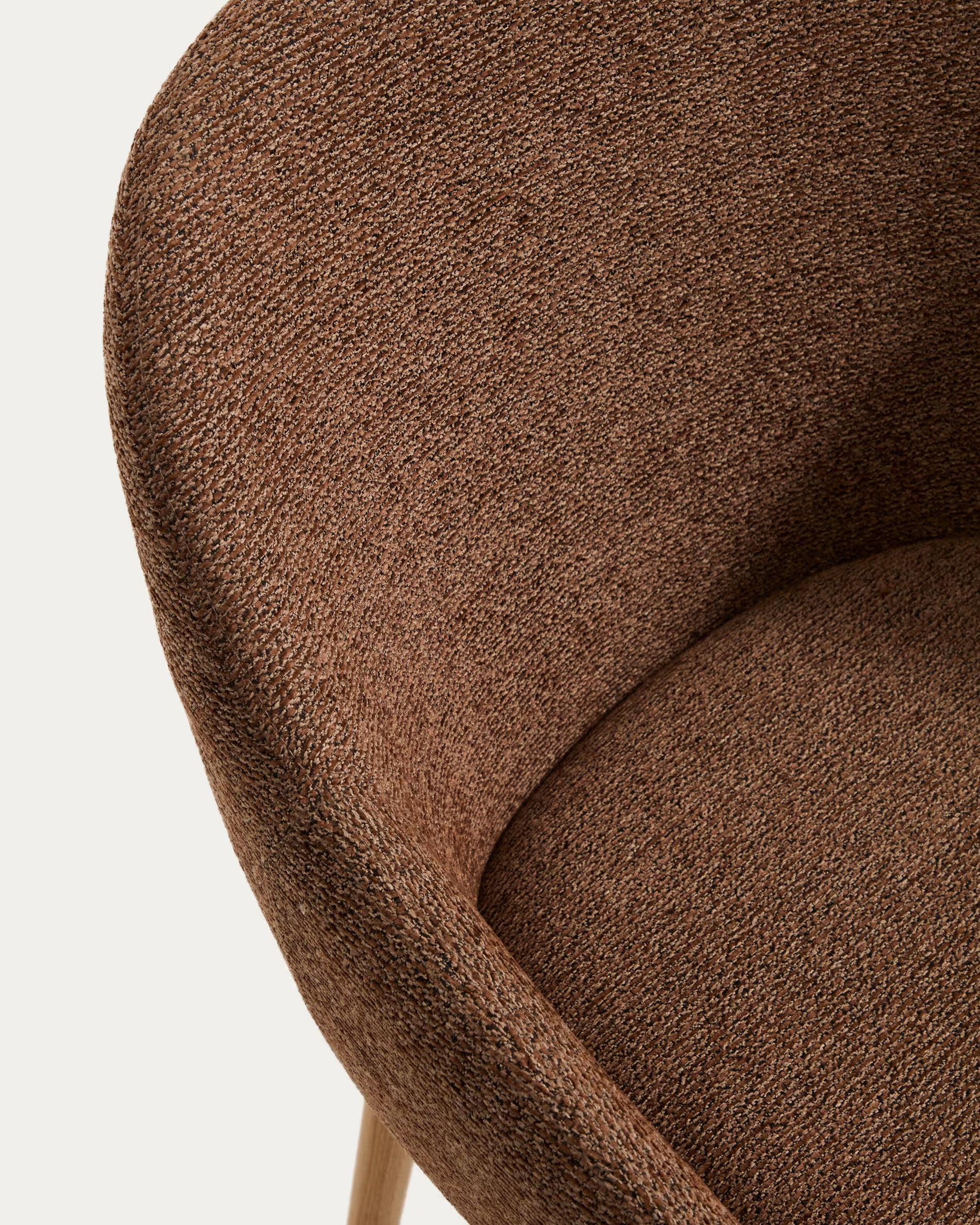 Krzesło z podłokietnikami MEILA brązowy szenil z jesionową podstawą