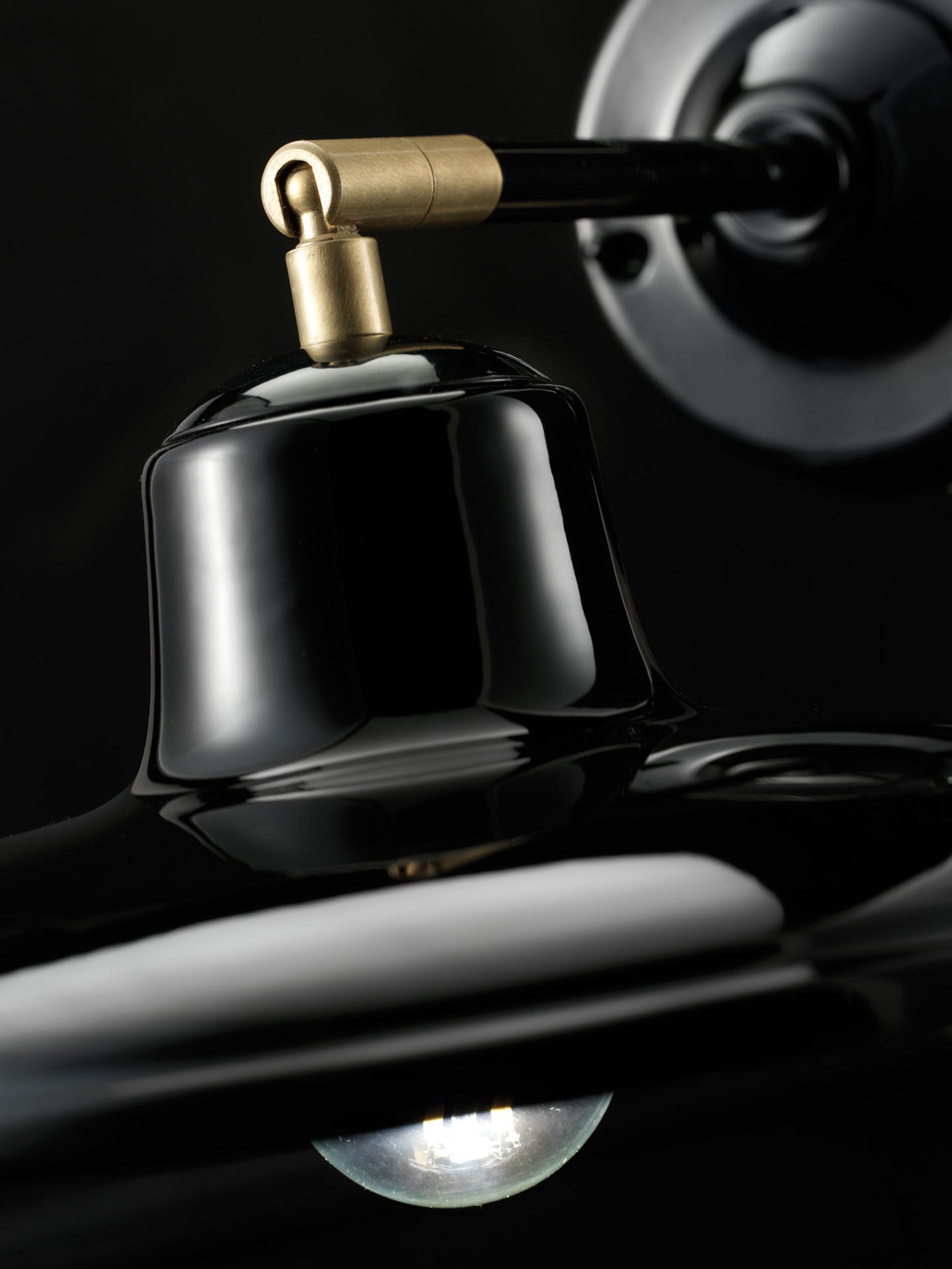 B&amp;W Keramik-Wandlampe, Schwarz mit Messing-Finish 