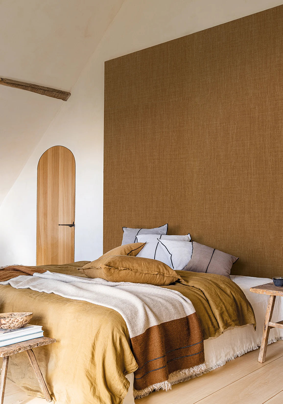 Structural wallpaper resembling canvas LINUM - SABLE beige
