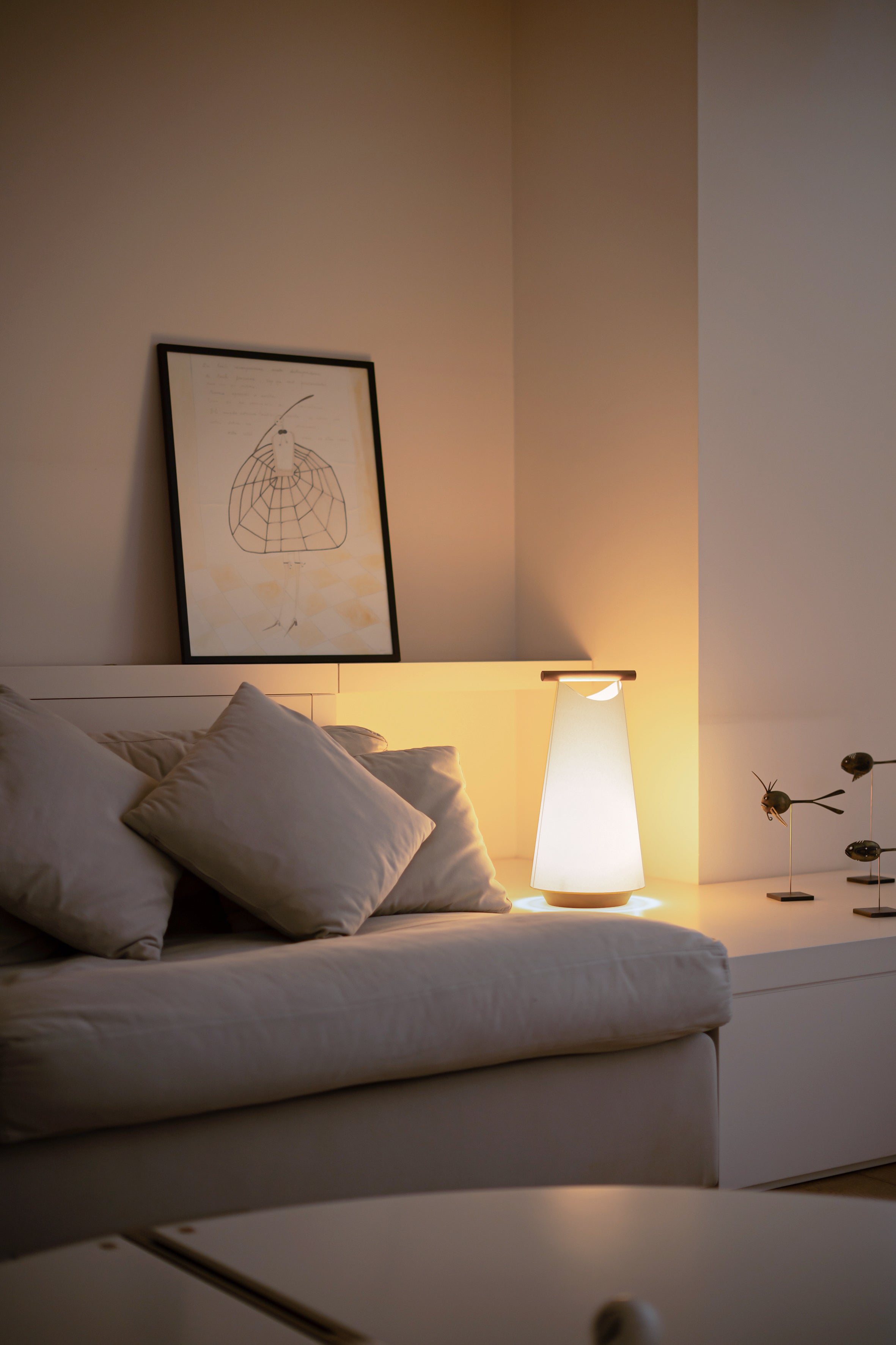 CATAY Table Lamp in White with Oak Wood
