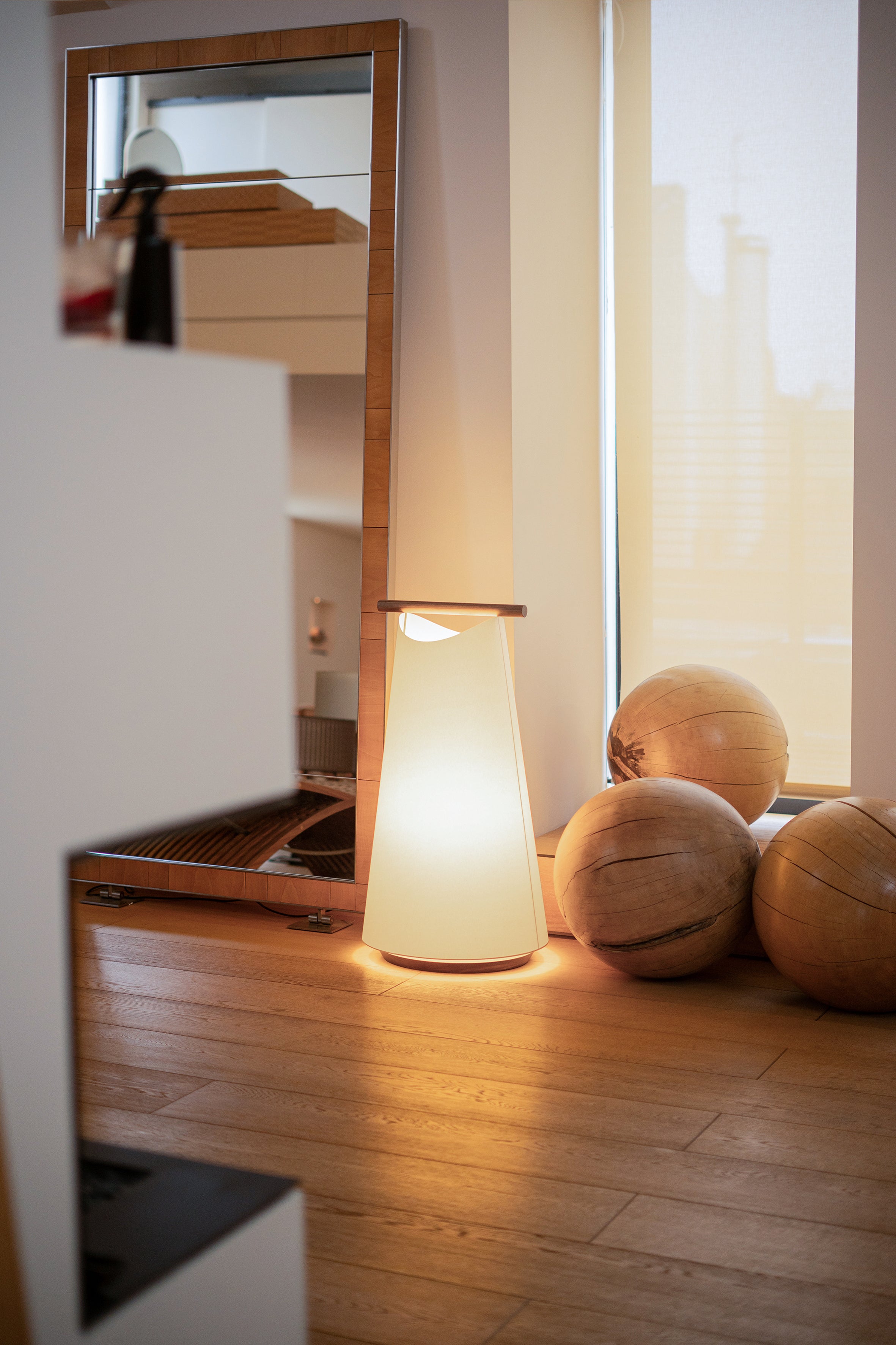 CATAY Floor Lamp in White with Oak Wood