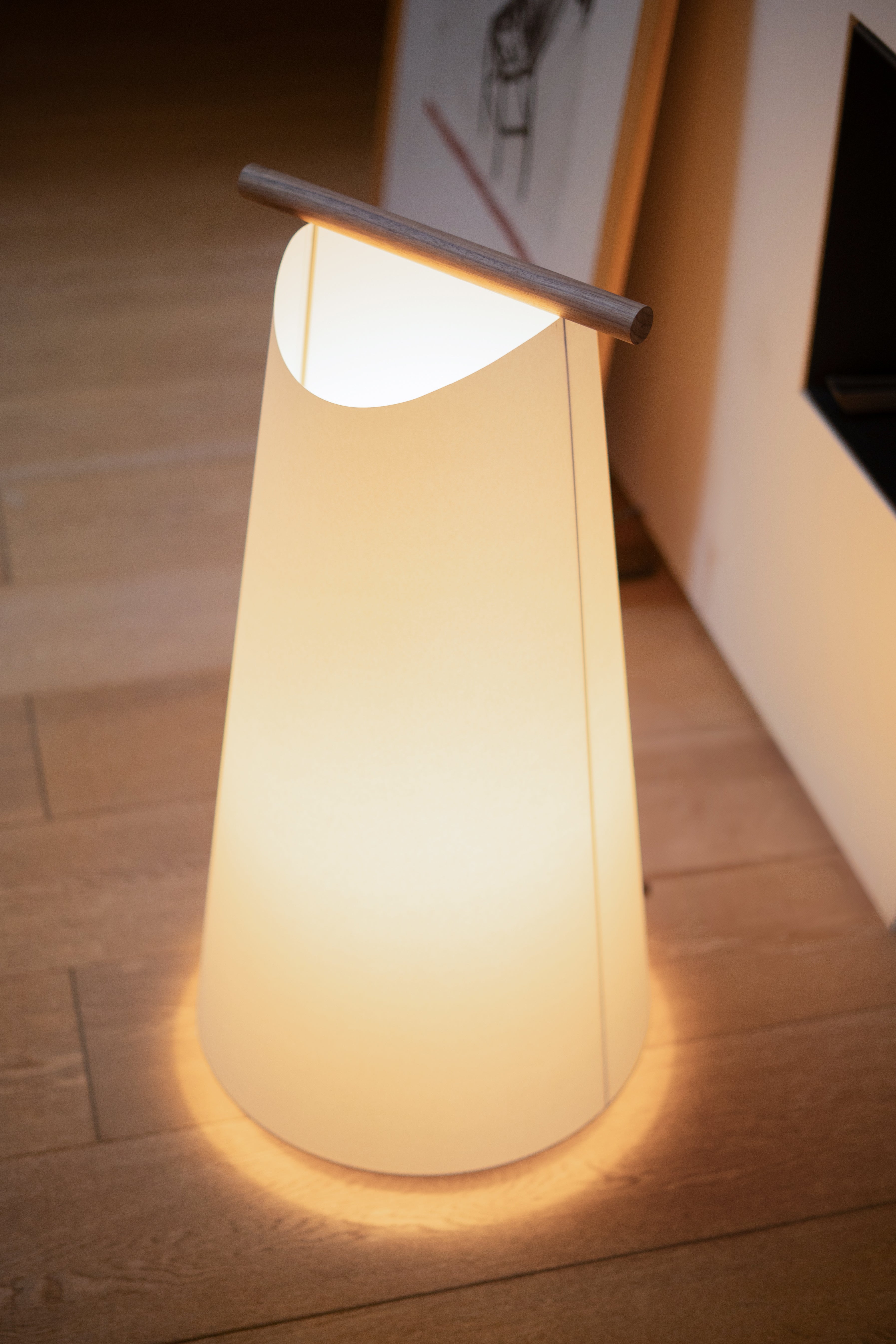 CATAY Floor Lamp in White with Oak Wood