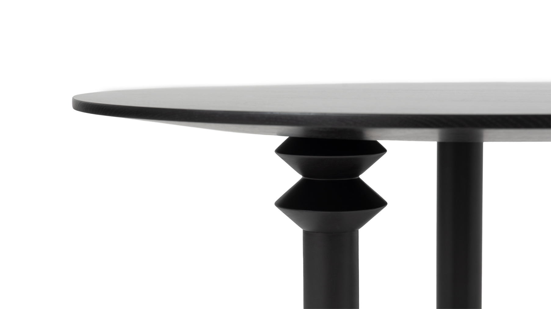 Runder Tisch CORNER aus Eiche