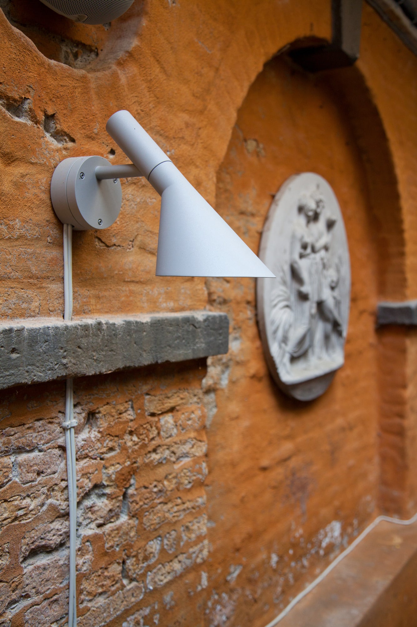 Lampa ścienna zewnętrzna AJ 50 biały