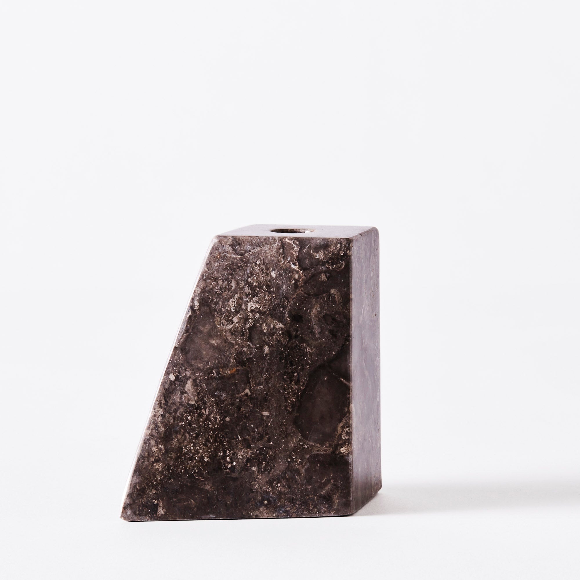 Set von Kerzenhaltern PYRAMID grauer Marmor
