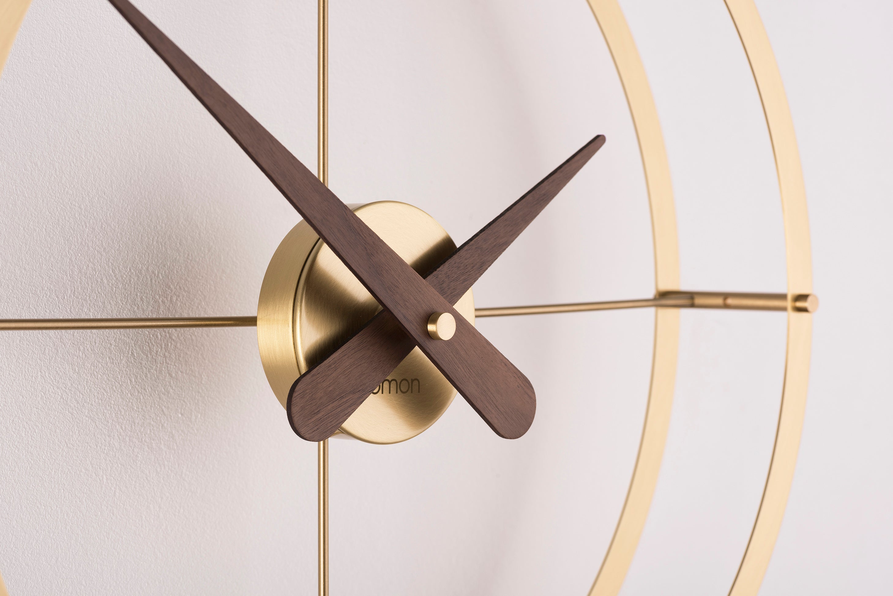 Wall Clock DOS PUNTOS PREMIUM walnut wood with brass finish