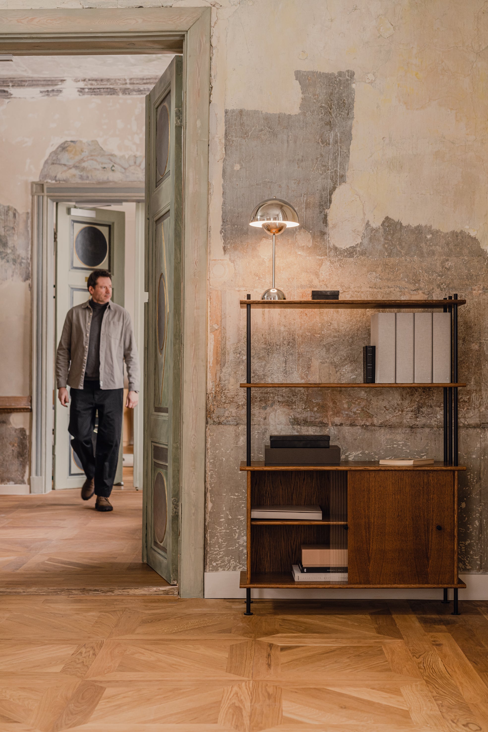 BAVA 100 Cabinet in Ebony Oak Wood