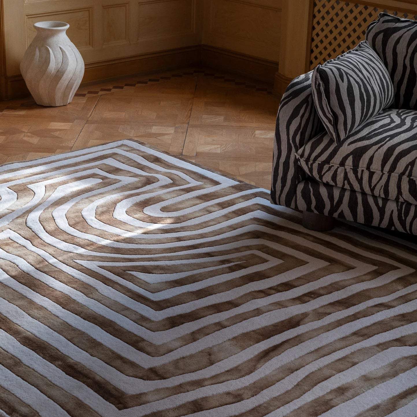 Wazon SWIRL weiße Keramik