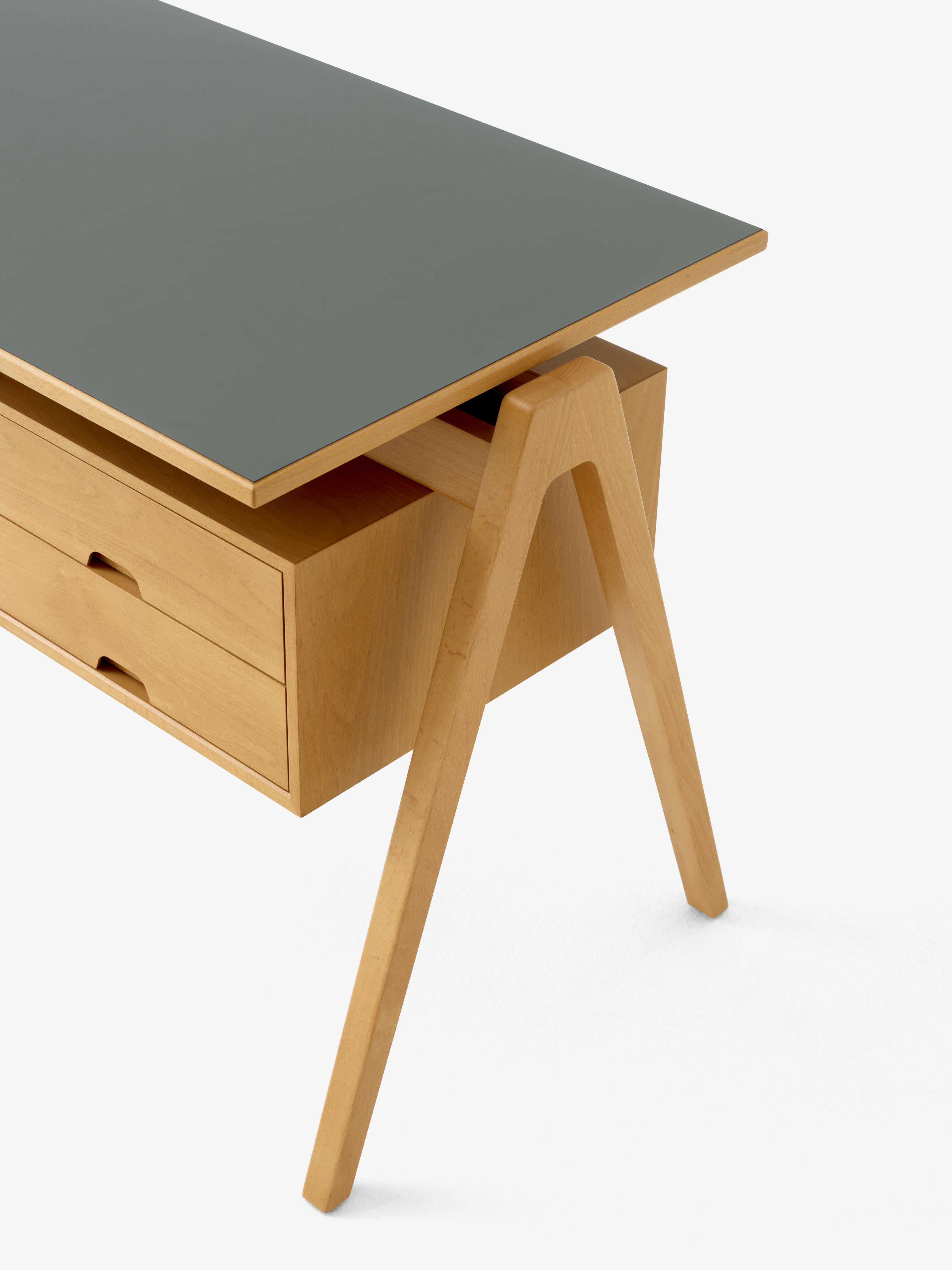 Daystak RD3 Desk in Beech Wood with Laminated Green Top