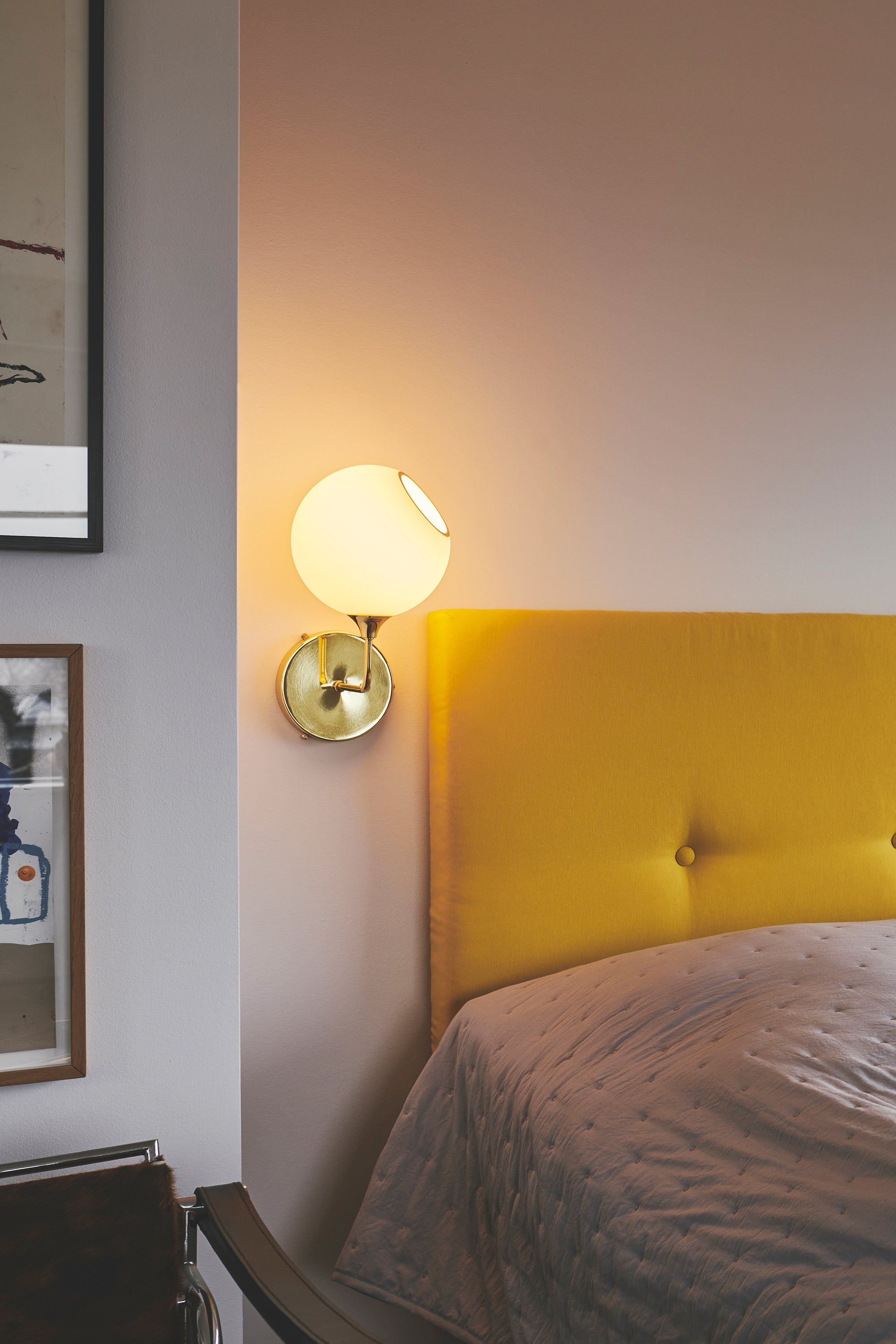 WALL LAMP BALLROOM white glass with a gold base [Amelia]