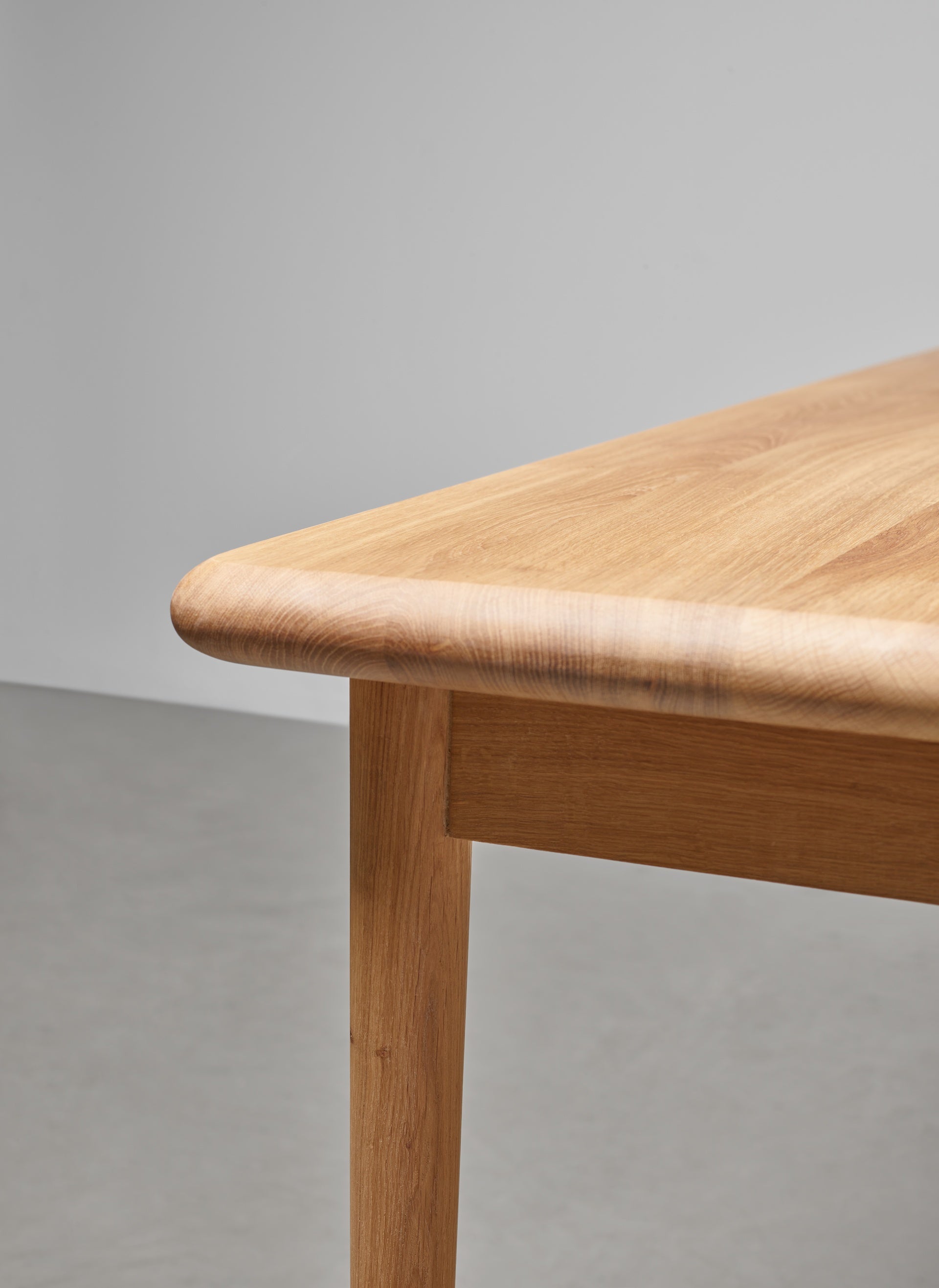 OLIVIA Table Oak Wood