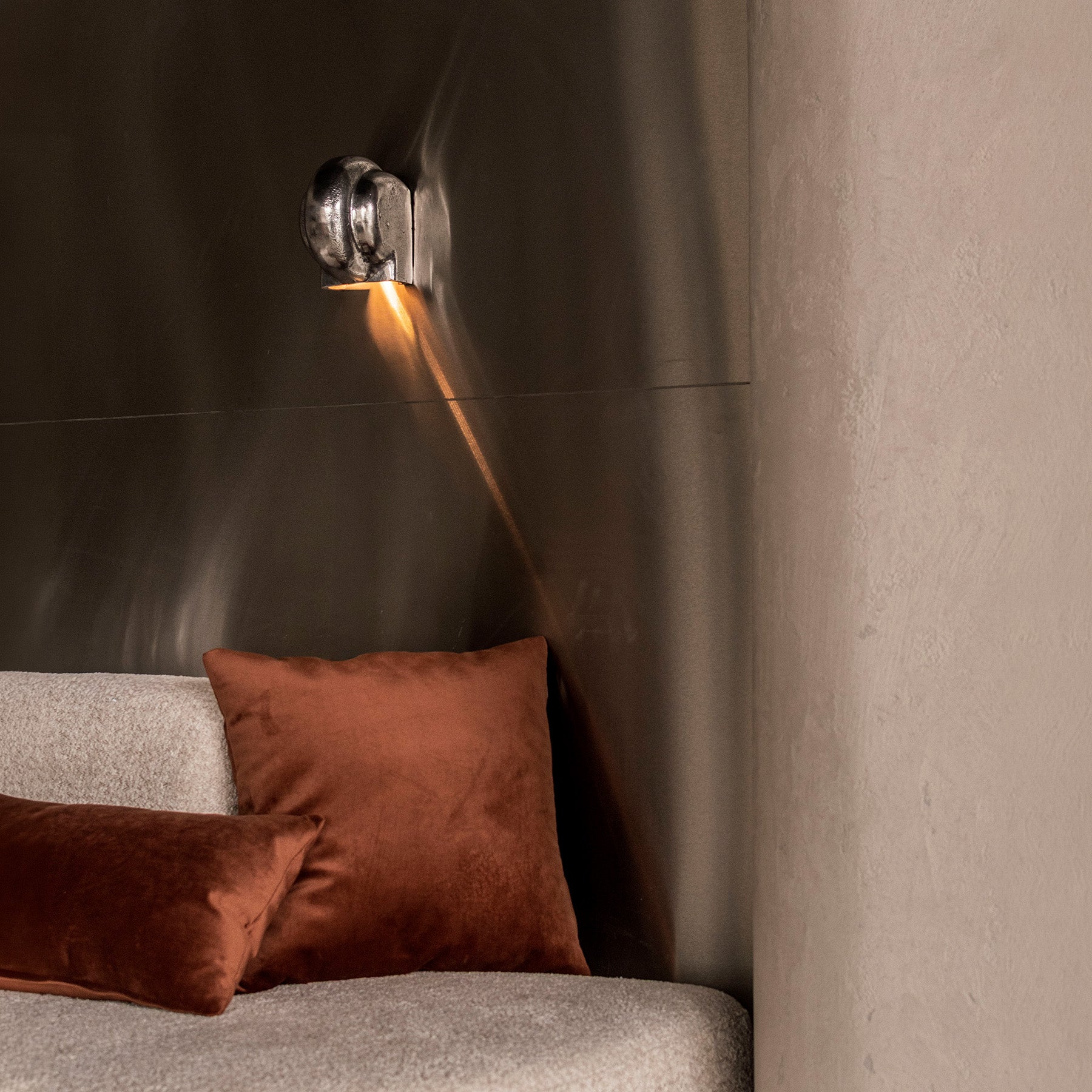 TRYTON Aluminum Wall Lamp