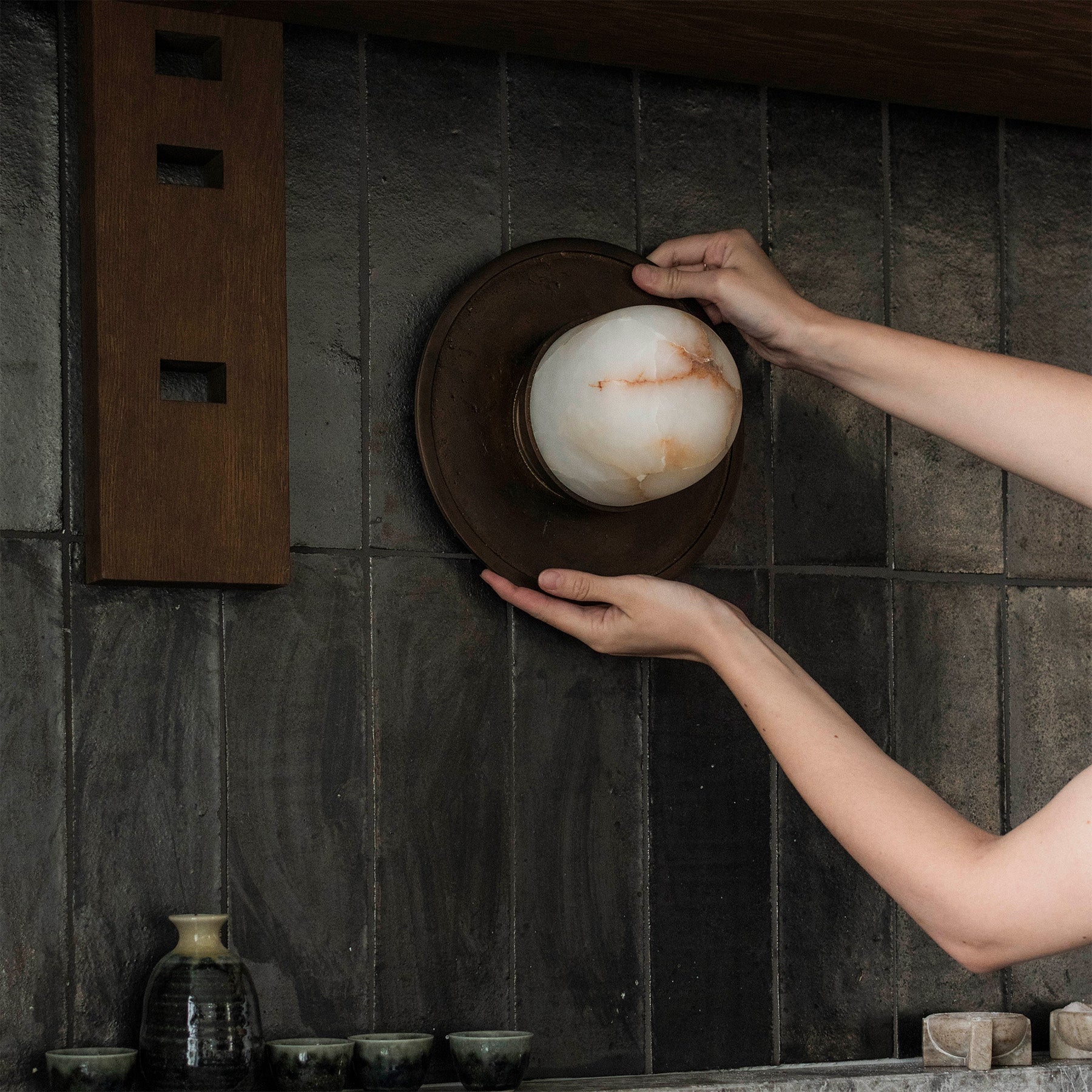 Alabaster-Deckenleuchte FULL MOON Messing mit dunkler Patina