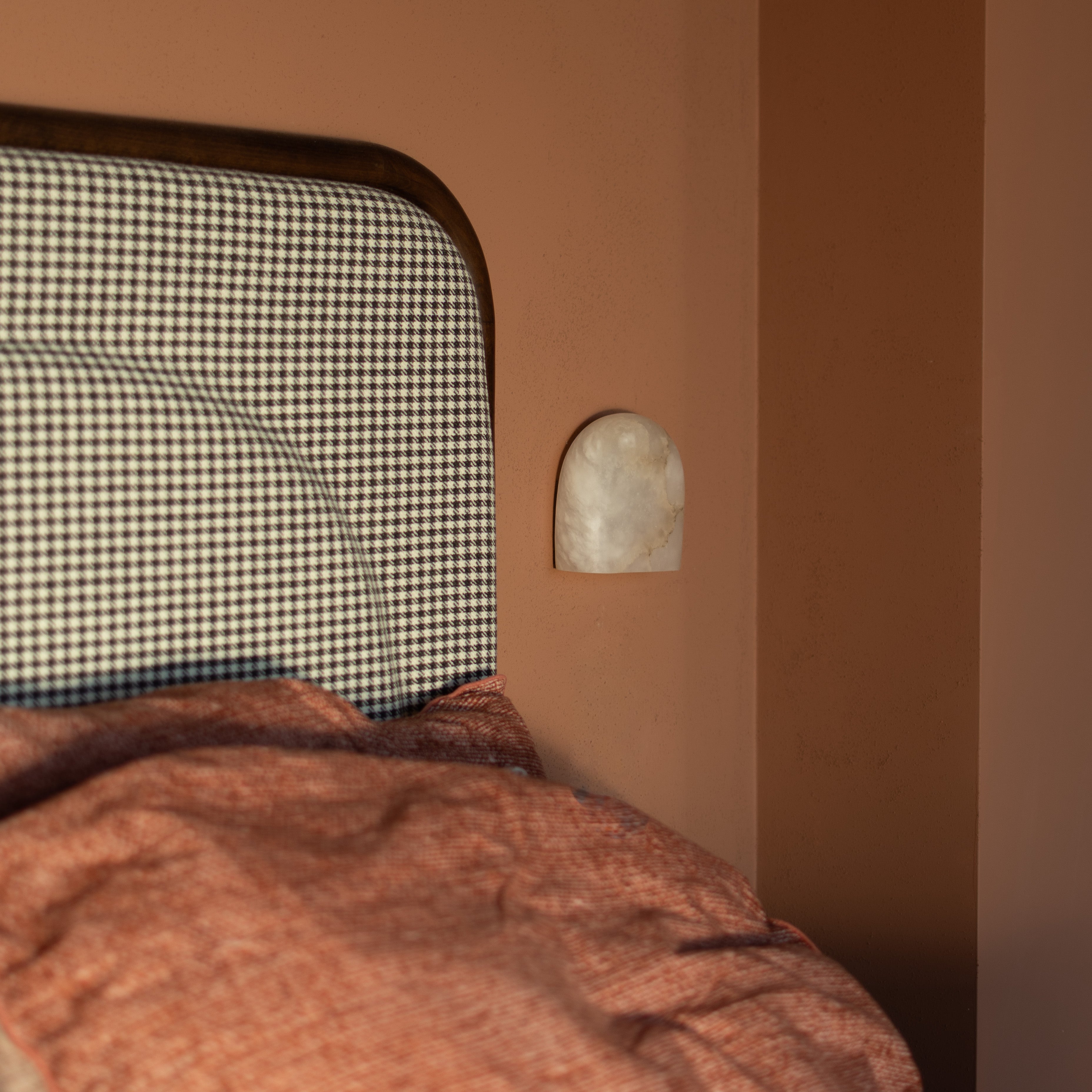 TAYGETA Alabaster Wall Sconce with Patterned Finish