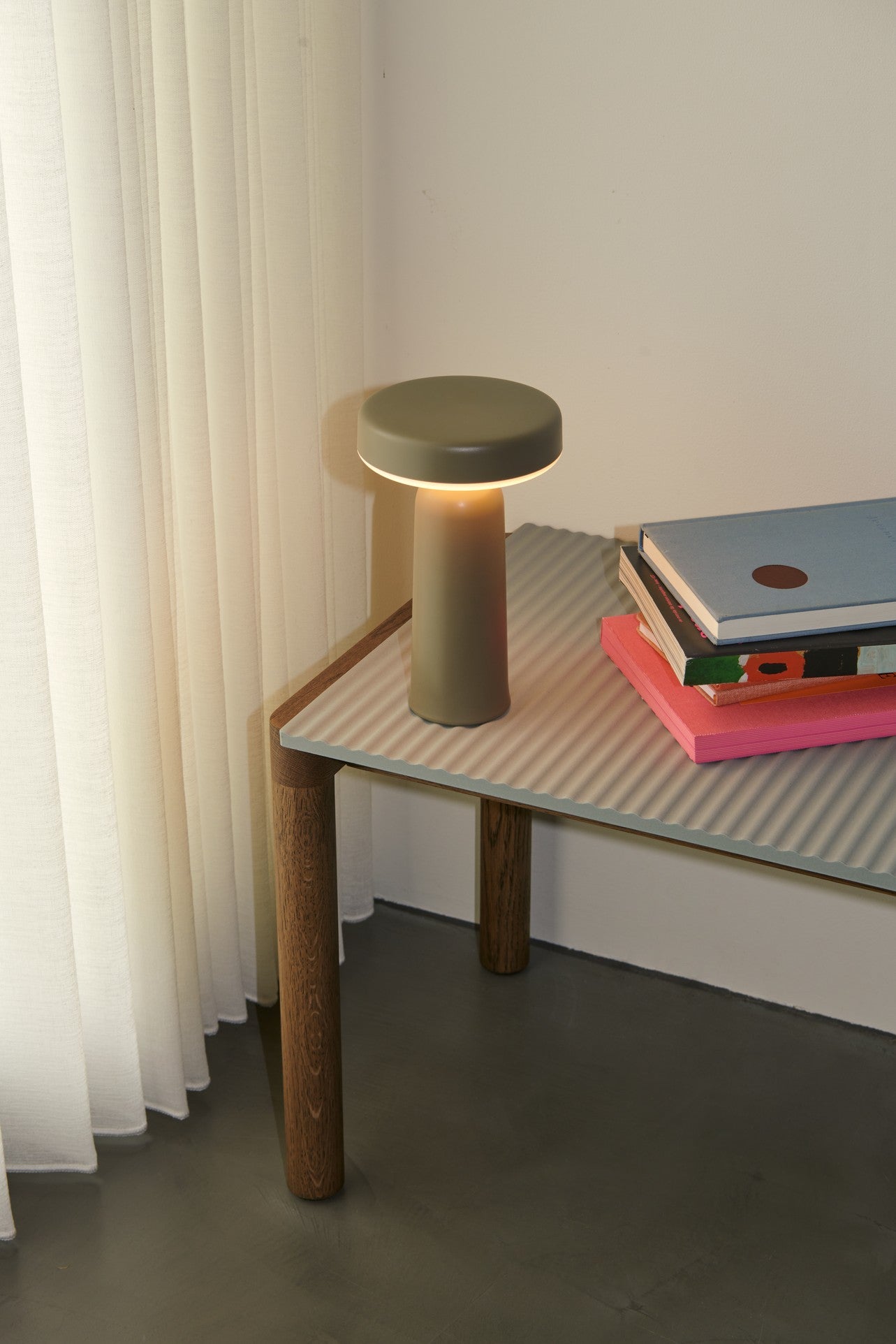 Portable outdoor lamp EASE taupe