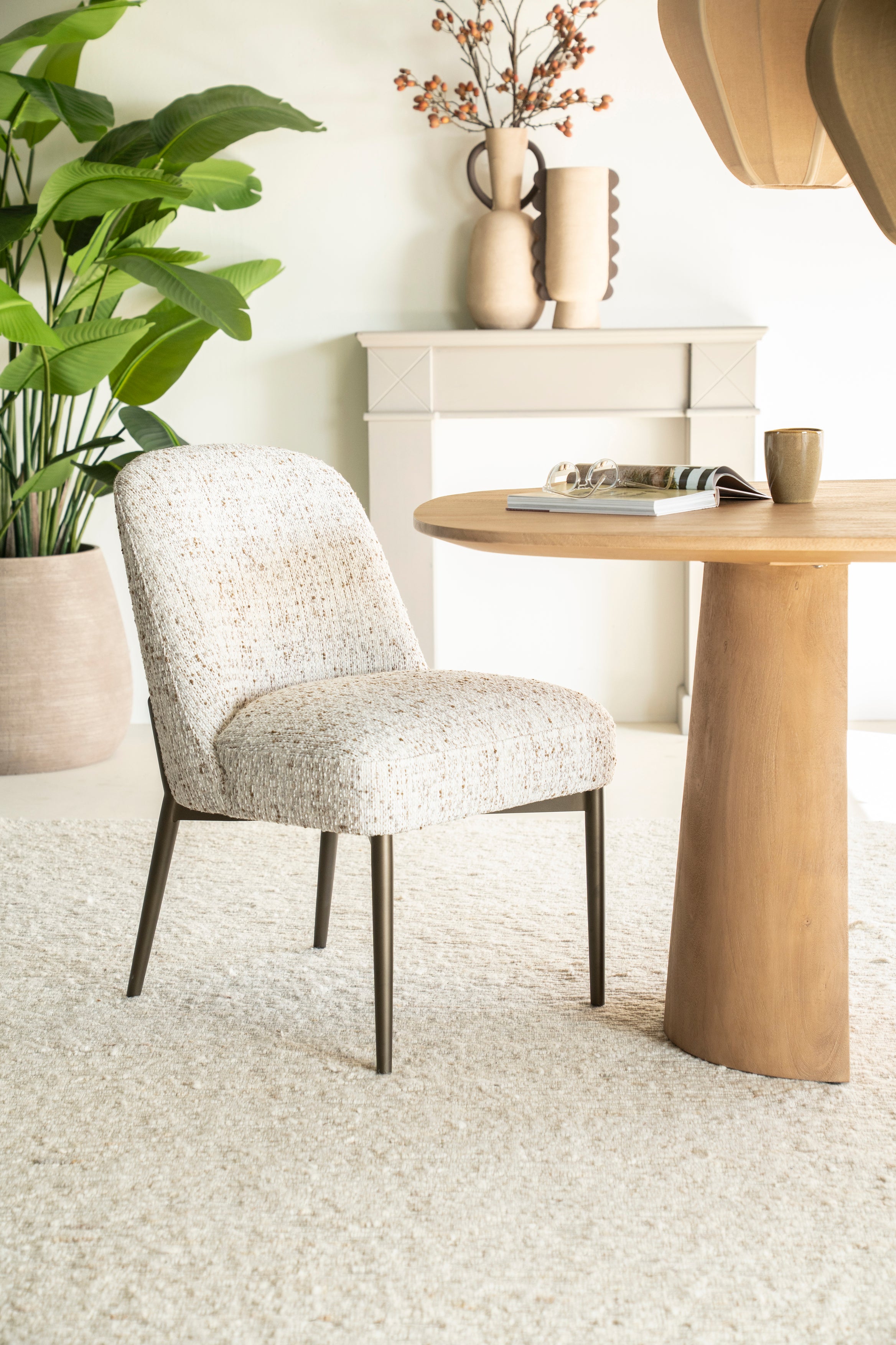 Stuhl TOBIAS beige mit dunkelbraunem Gestell