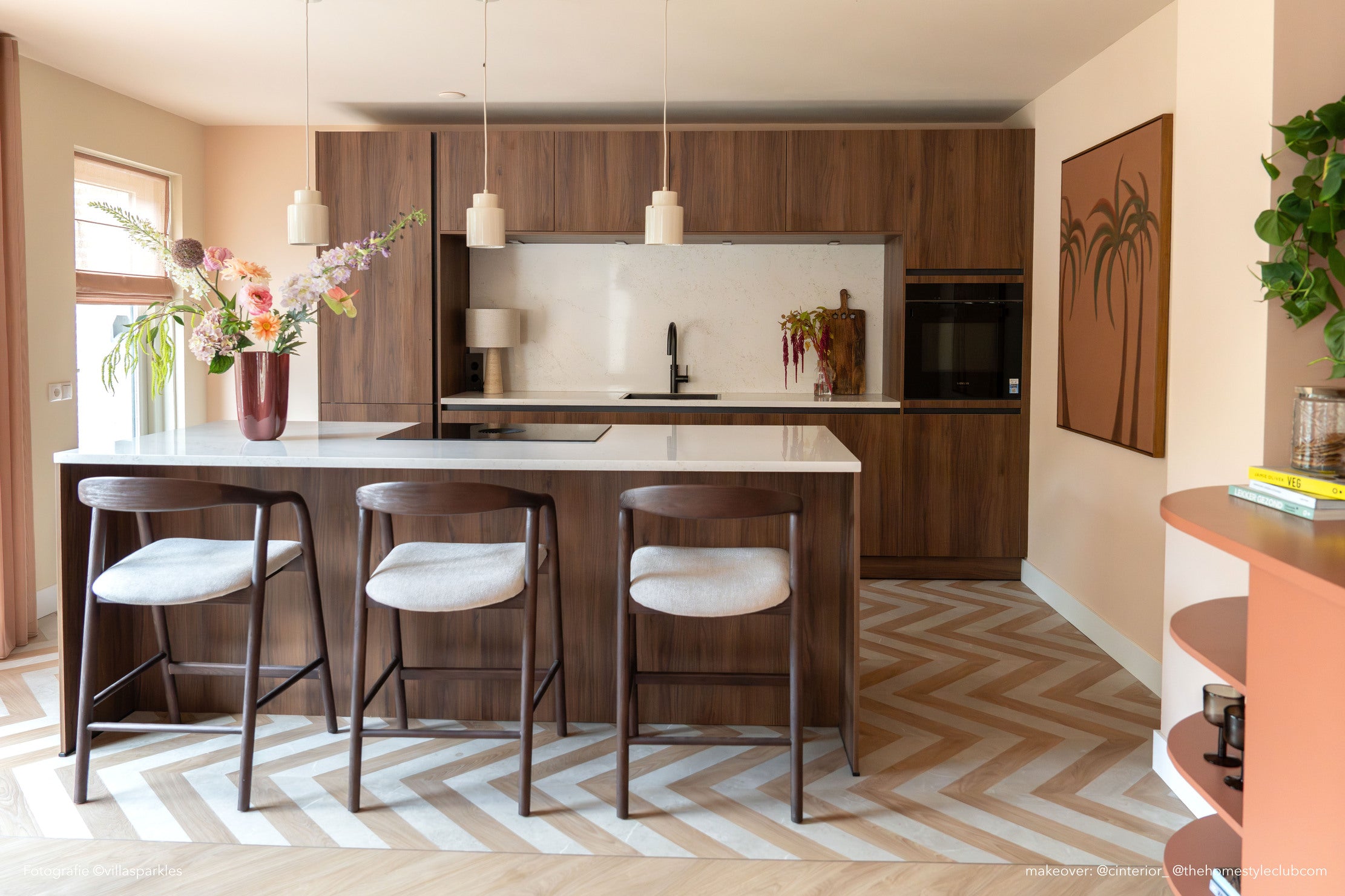 RAYVEN Stool dark ash wood