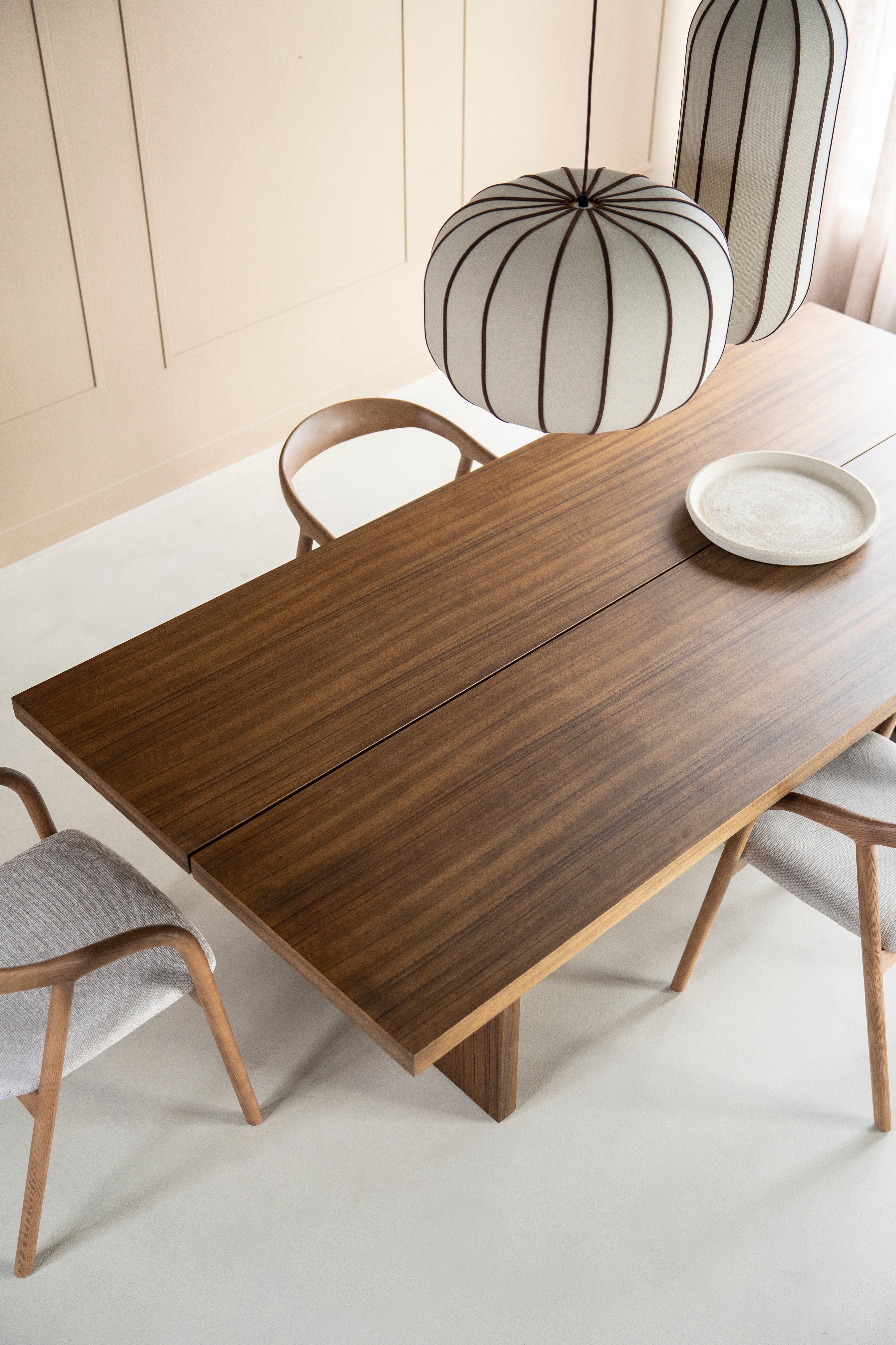 LIRA table in walnut veneer
