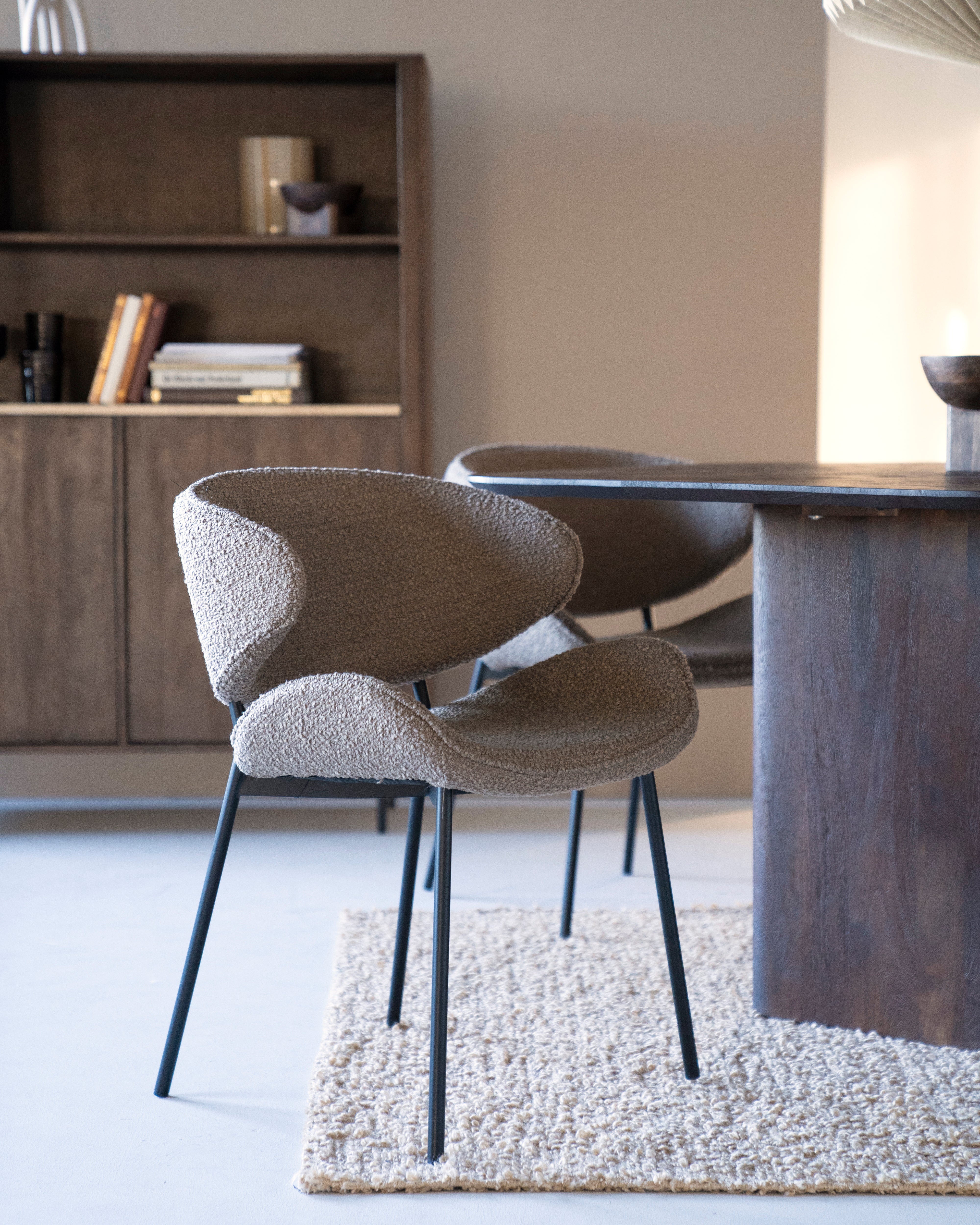 TESS Chair brown with black base