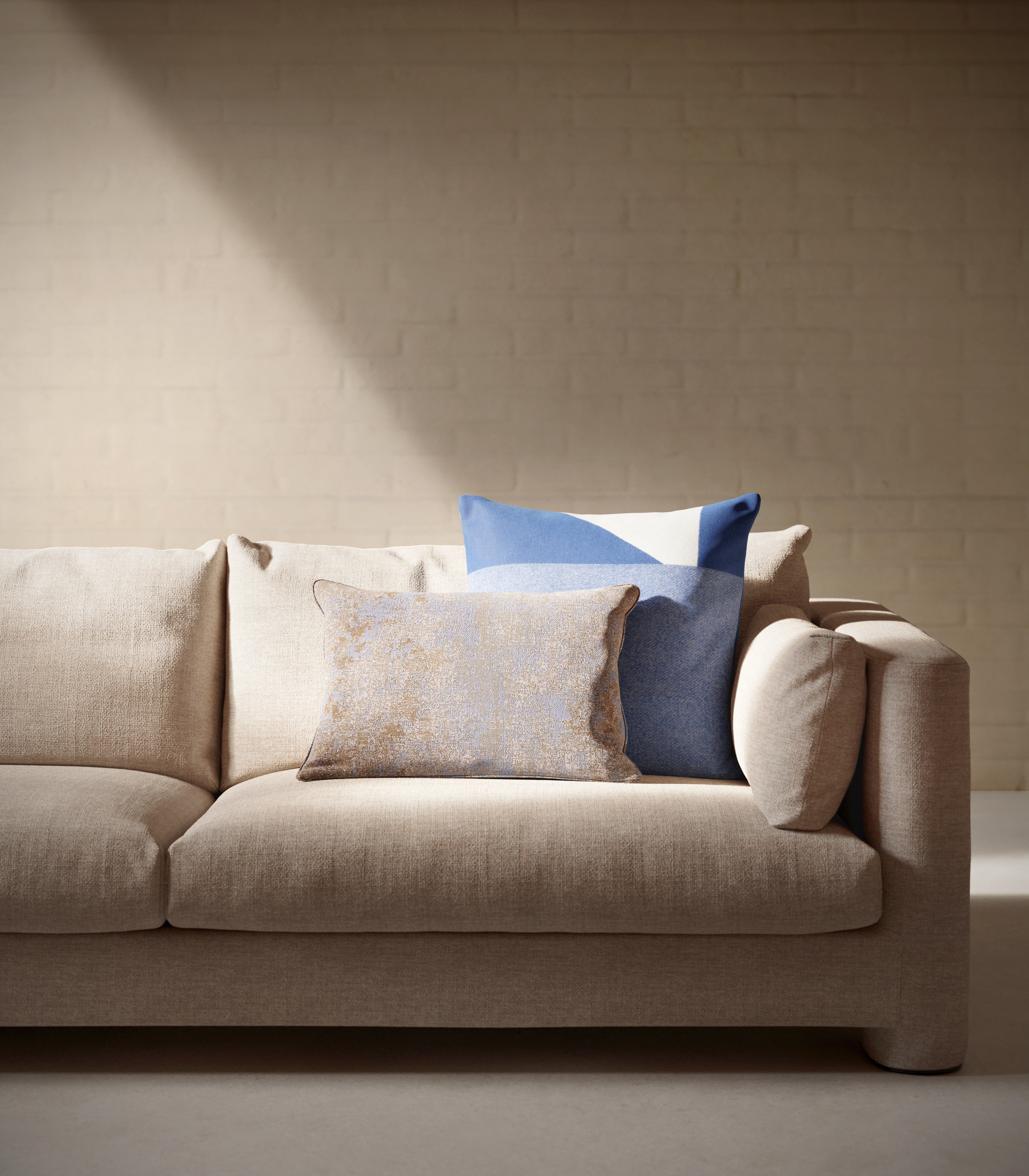 Kissen PIPED braun mit blau