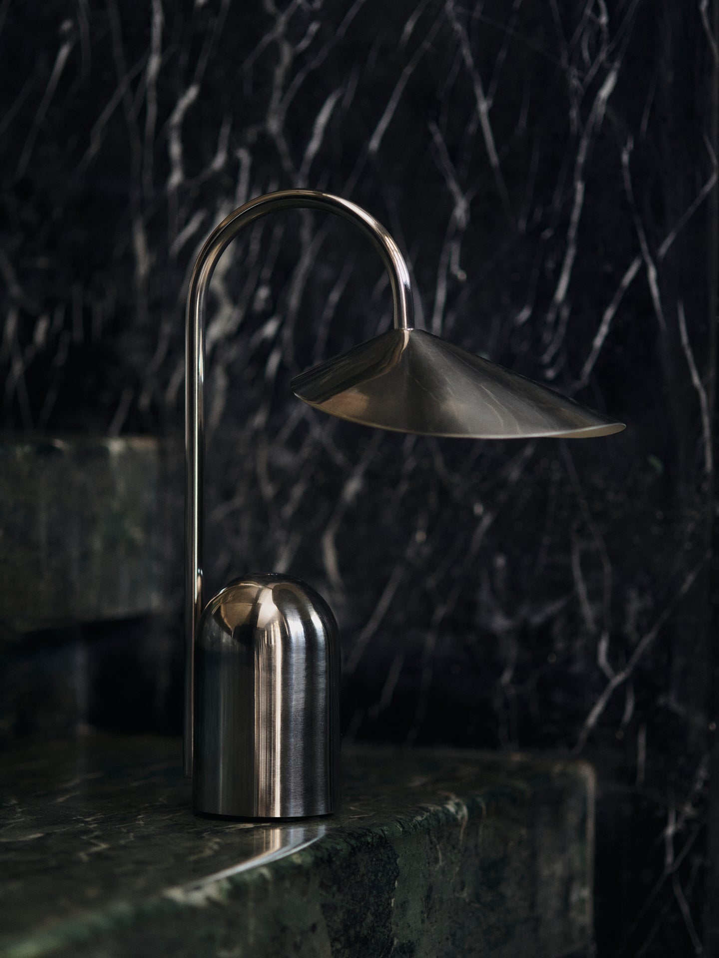 Tragbare Lampe ARUM Stahl [Klaudia] [zum Entfernen von Tags und zum Zusammenführen in Swatch]