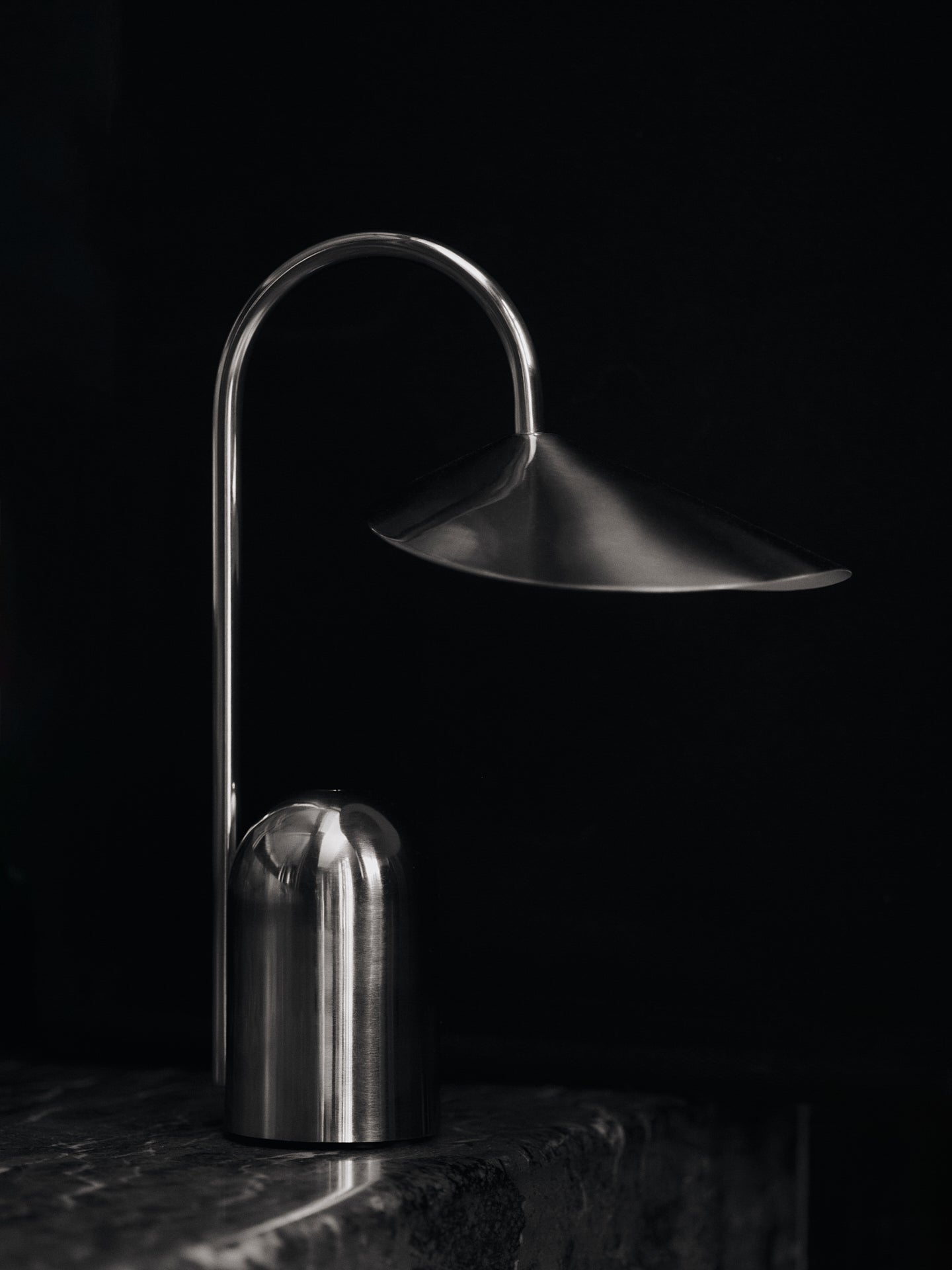 Tragbare Lampe ARUM Stahl [Klaudia] [zum Entfernen von Tags und zum Zusammenführen in Swatch]