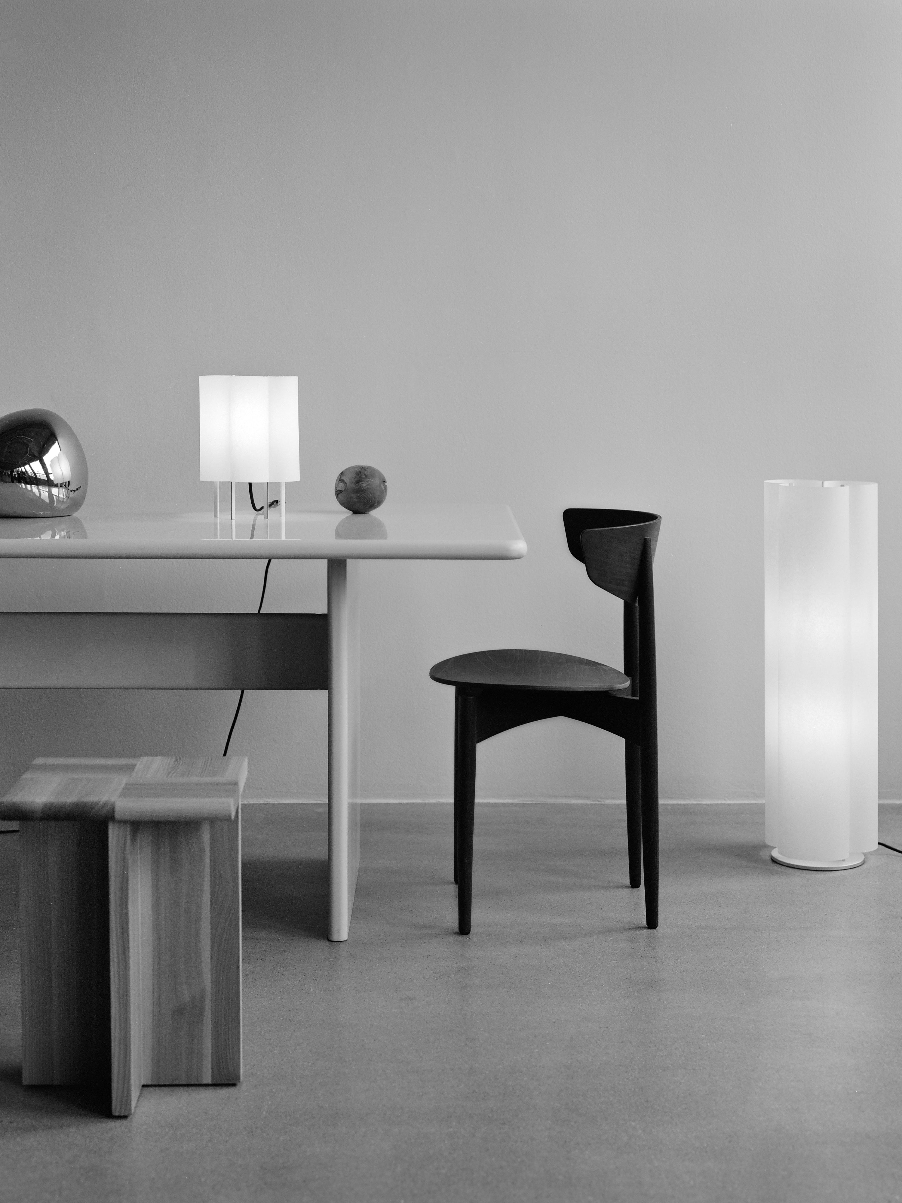 BOE white table lamp