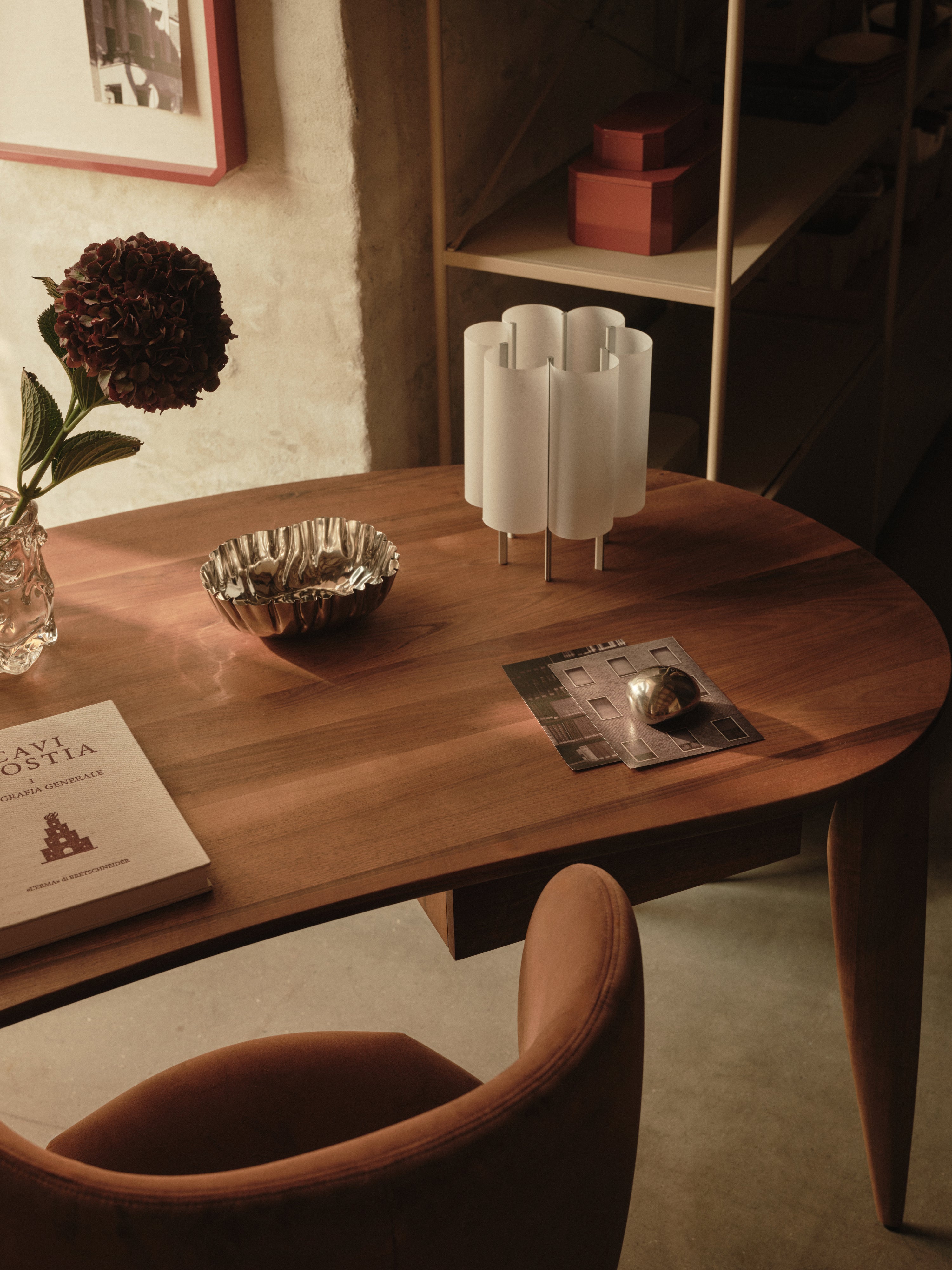 BOE white table lamp