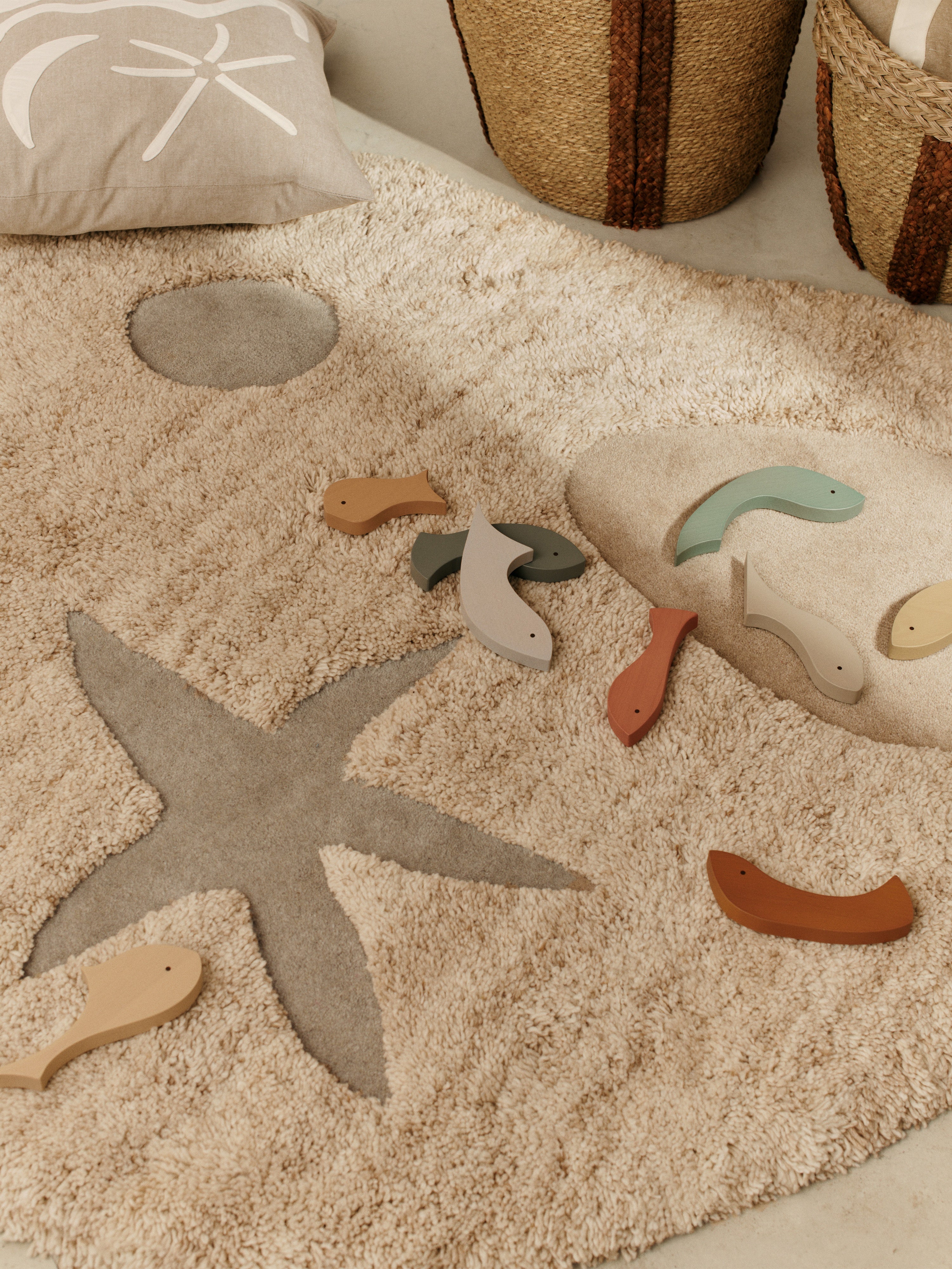 KOVE rug broken white