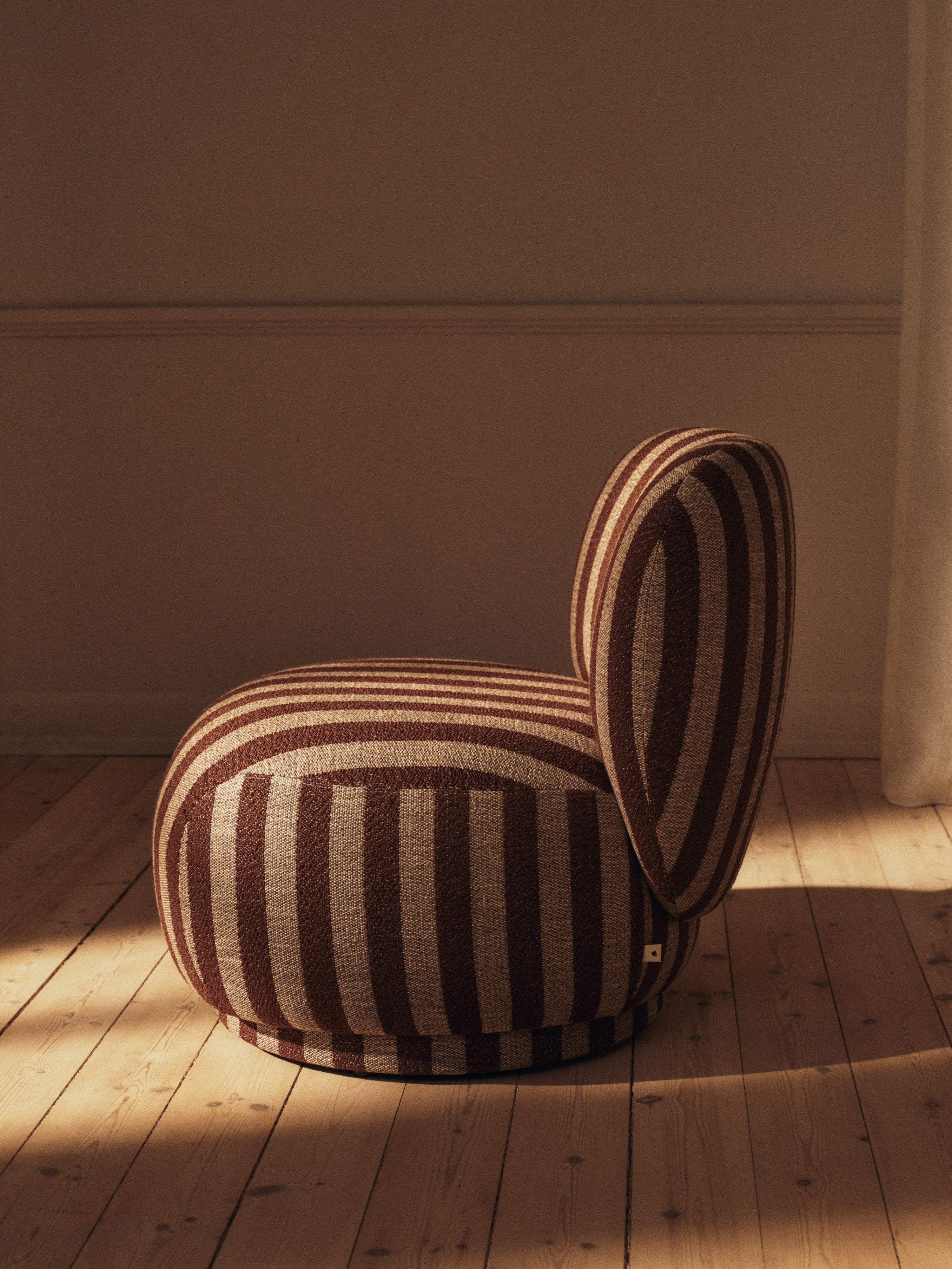 RICO PICCOLO LOUNGE Chair Louisiana Chocolate with Sand