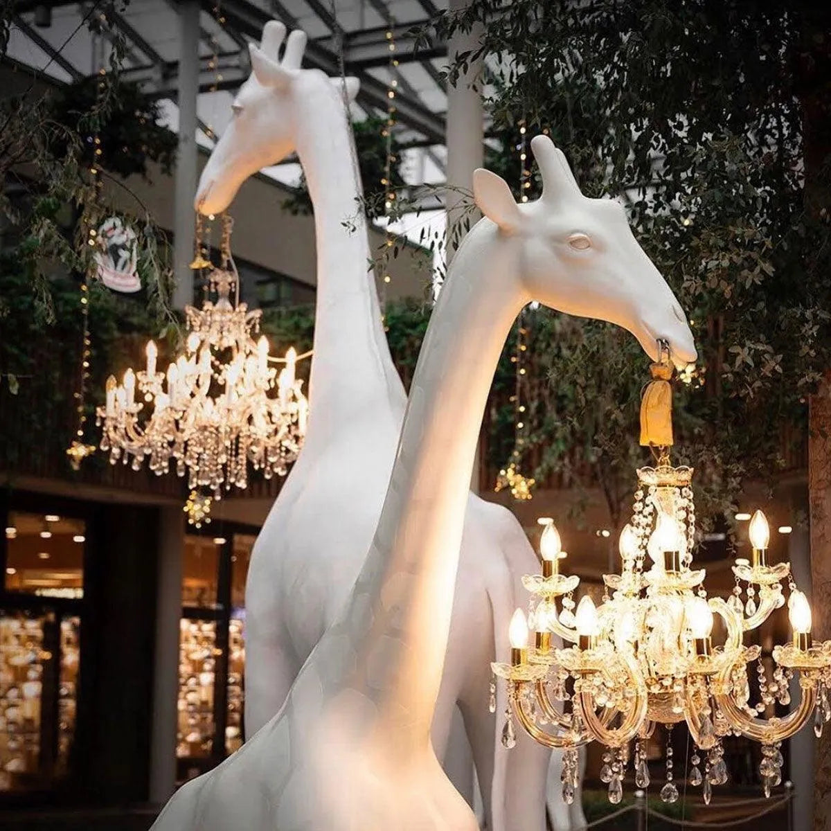 Lampe GIRAFFE IN LOVE M weiß mit rotem Schirm
