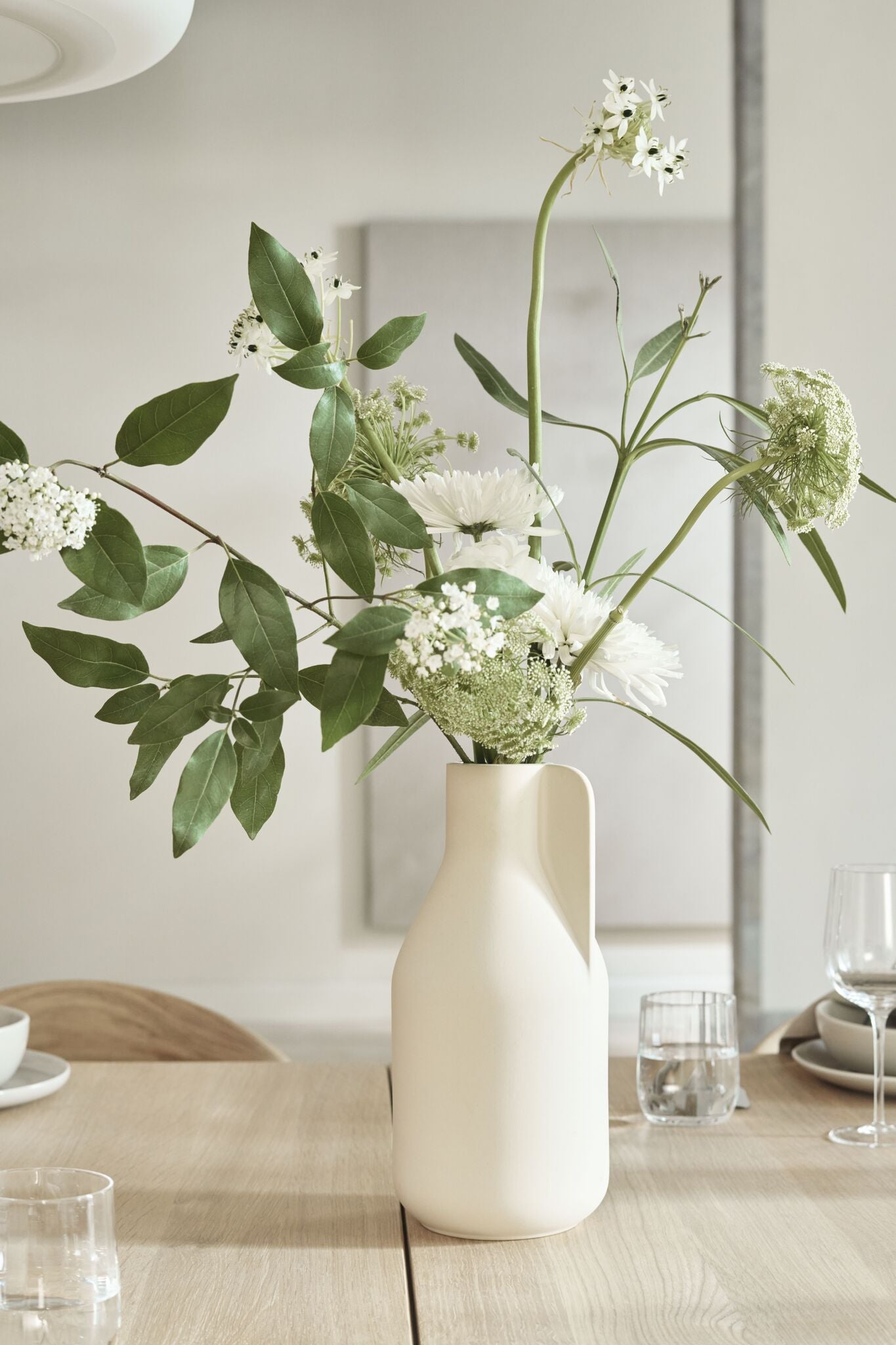 Falda cream vase