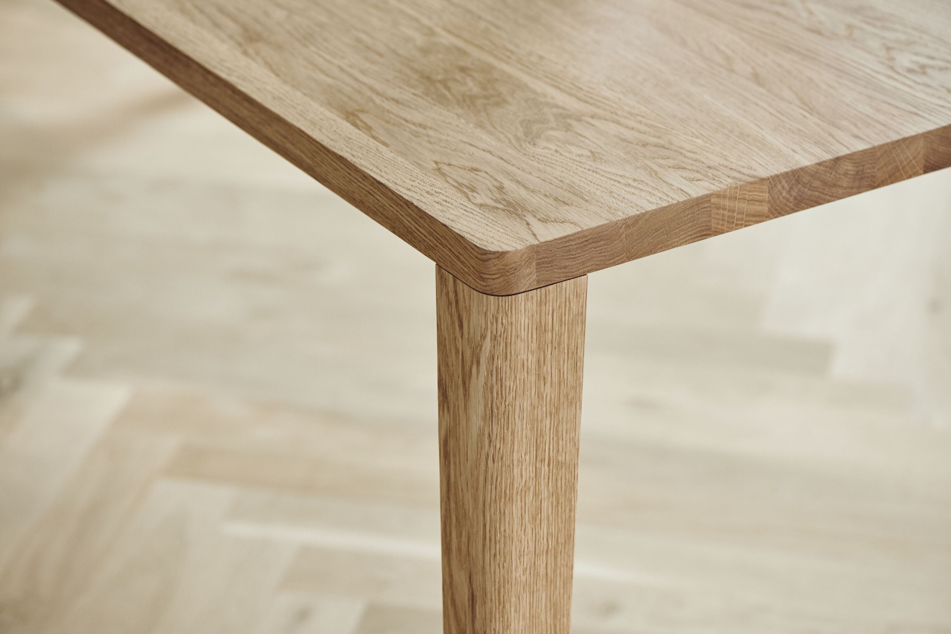 Graceful table dark oak wood