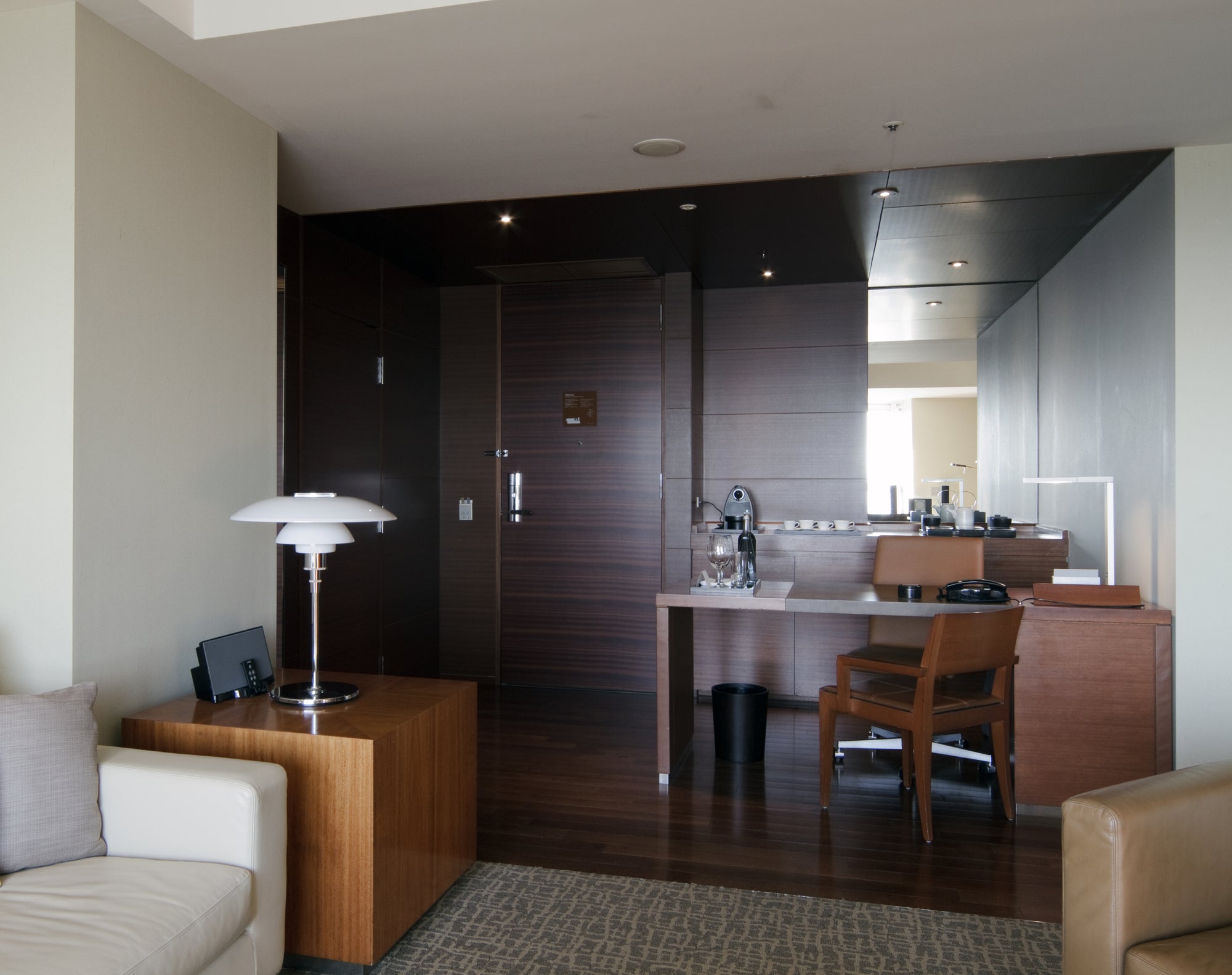 PH 4½-3½ Table Lamp white with chrome base