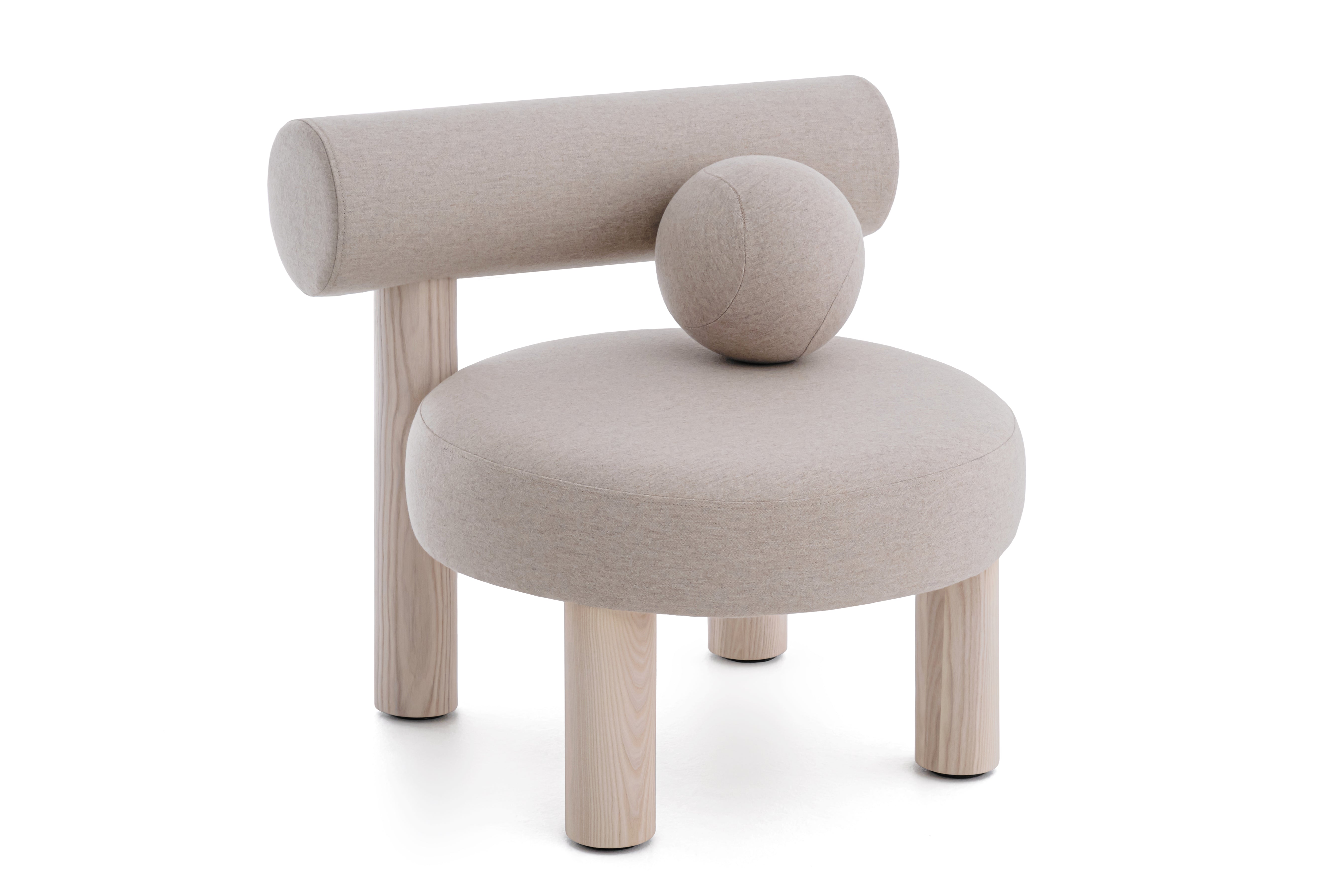GROPIUS CS2 upholstered armchair with wooden base