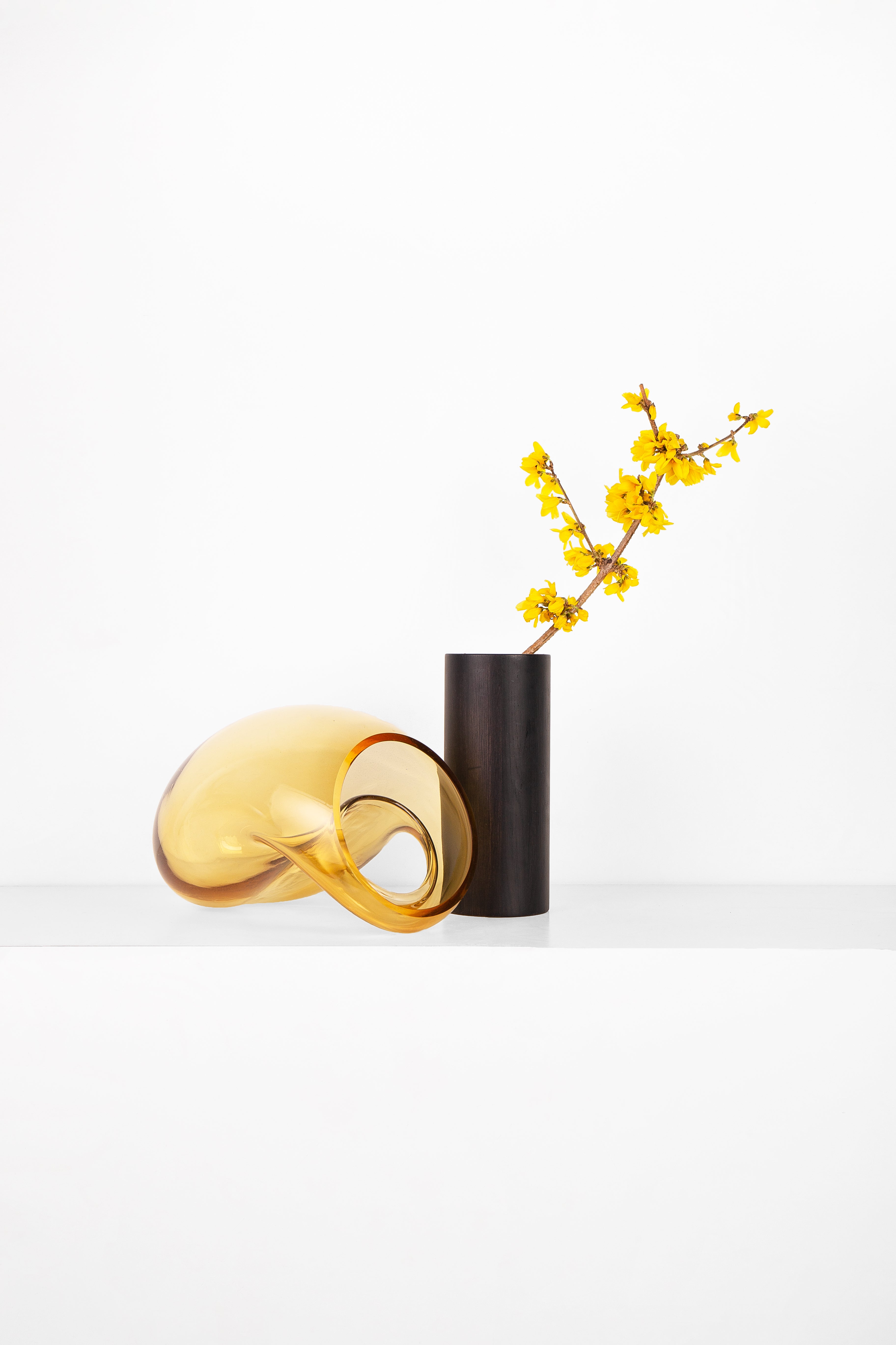 GUTTA BOON amber vase with black