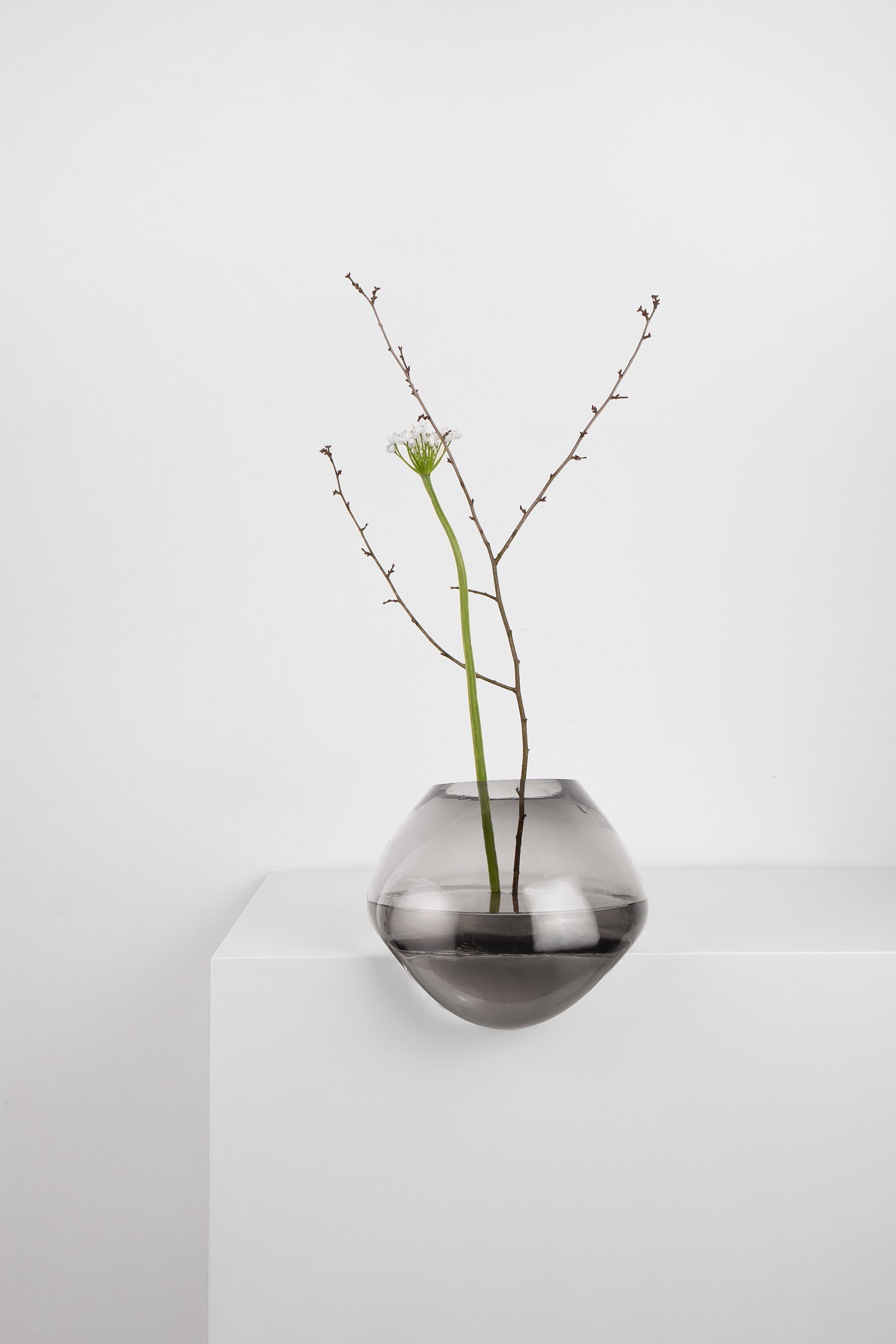 GUTTA Vase gray glass