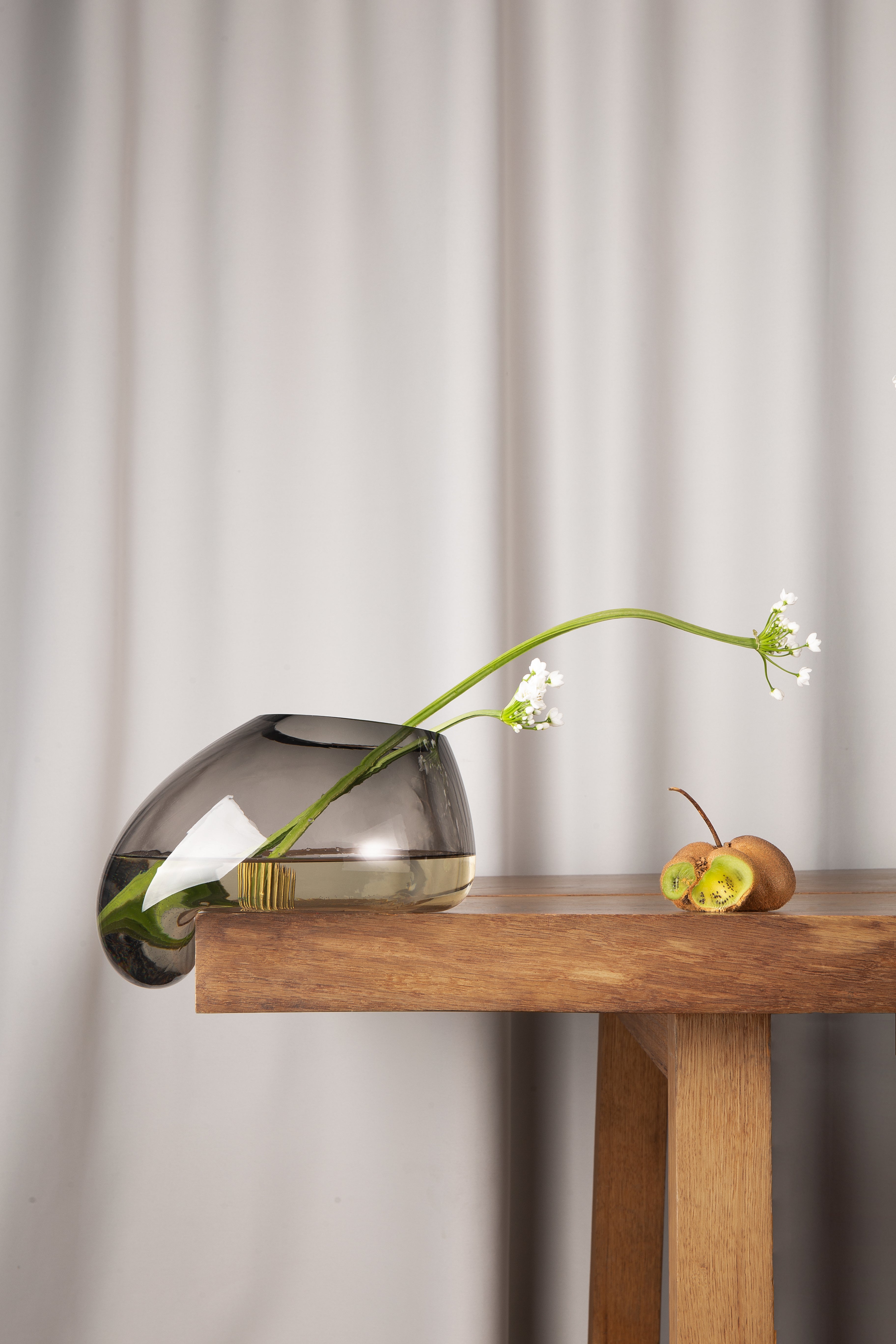 GUTTA Vase gray glass