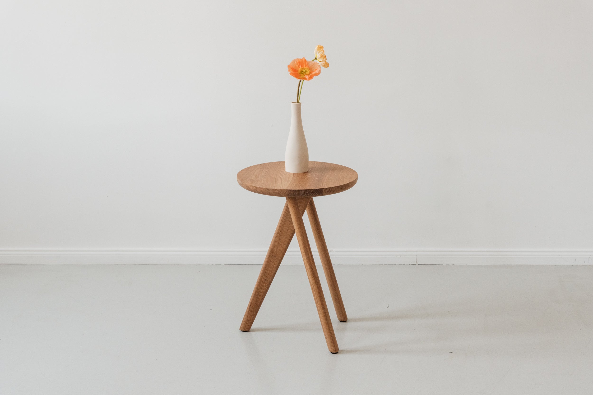 CARRIE Round Oak Side Table