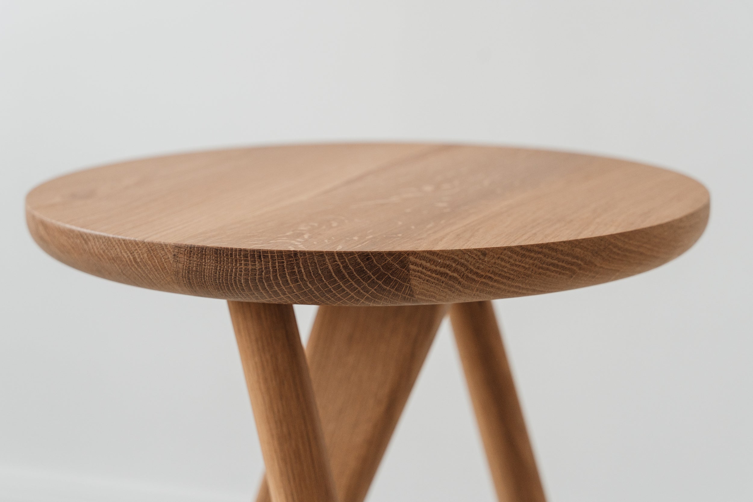 CARRIE Round Oak Side Table