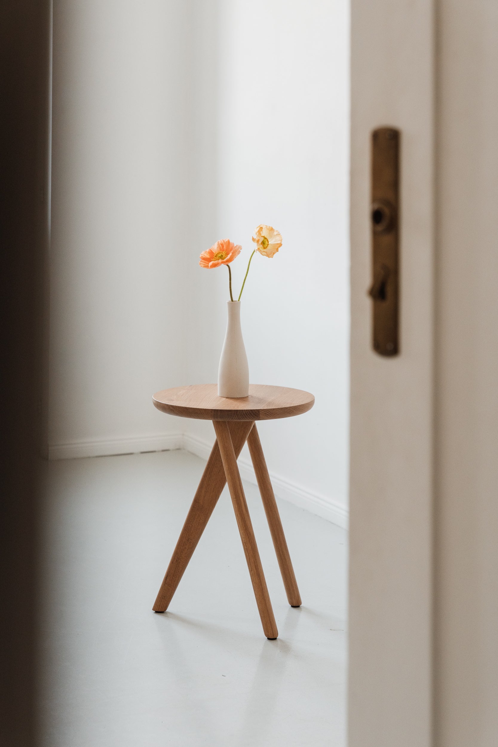 CARRIE Round Oak Side Table