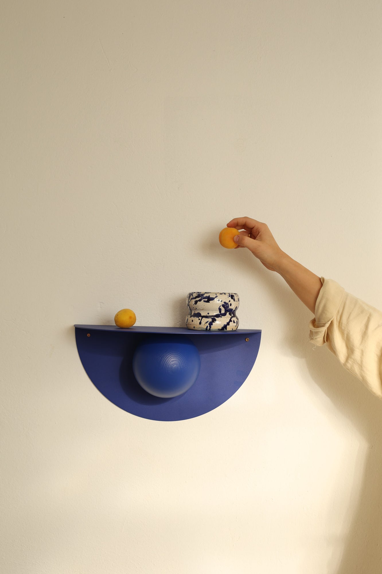 Wall shelf POP in steel and wood