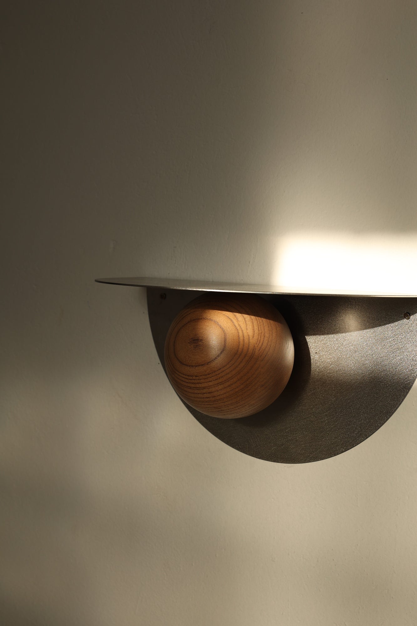 Wall shelf POP in steel and wood