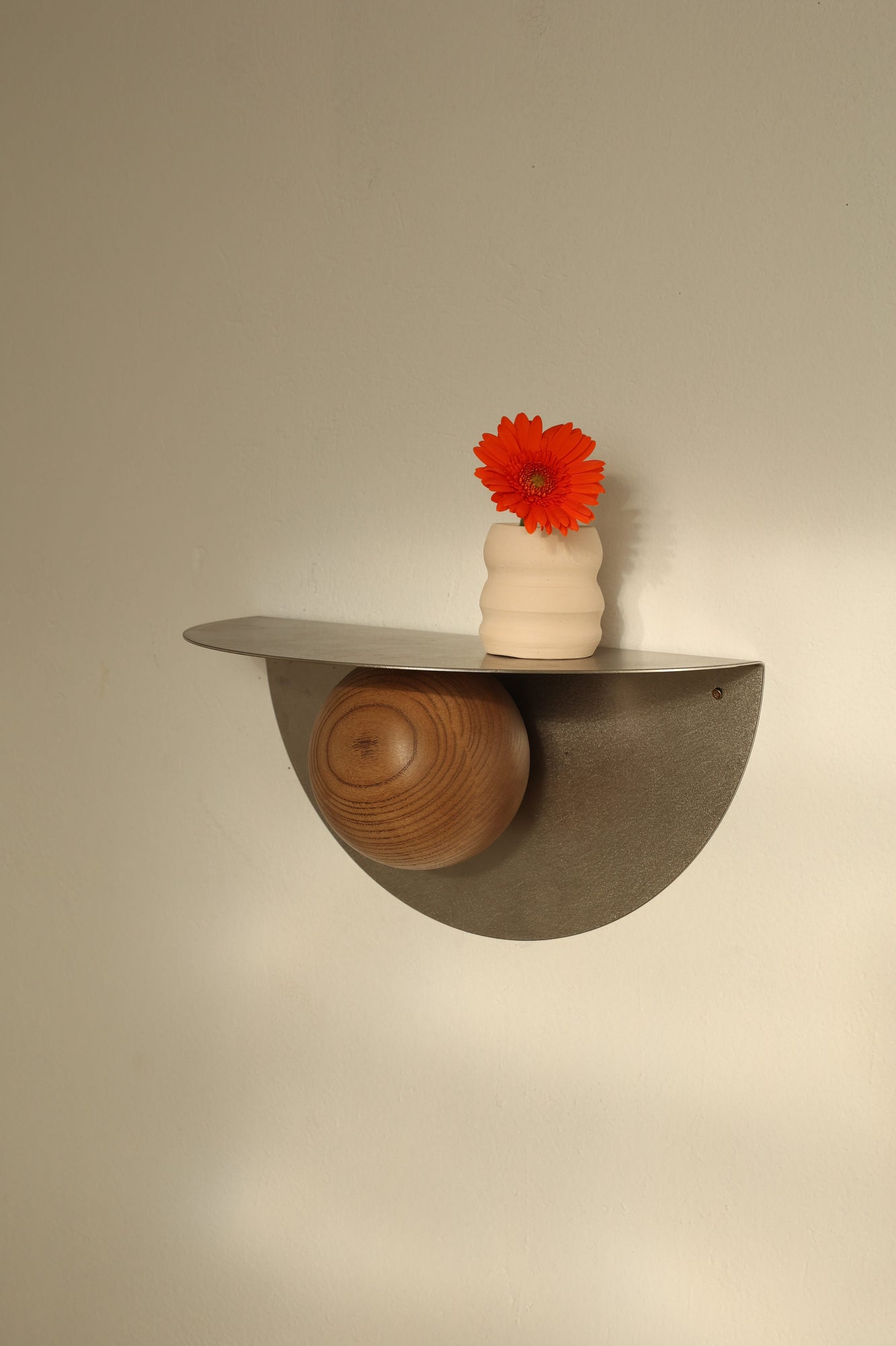 Wall shelf POP in steel and wood
